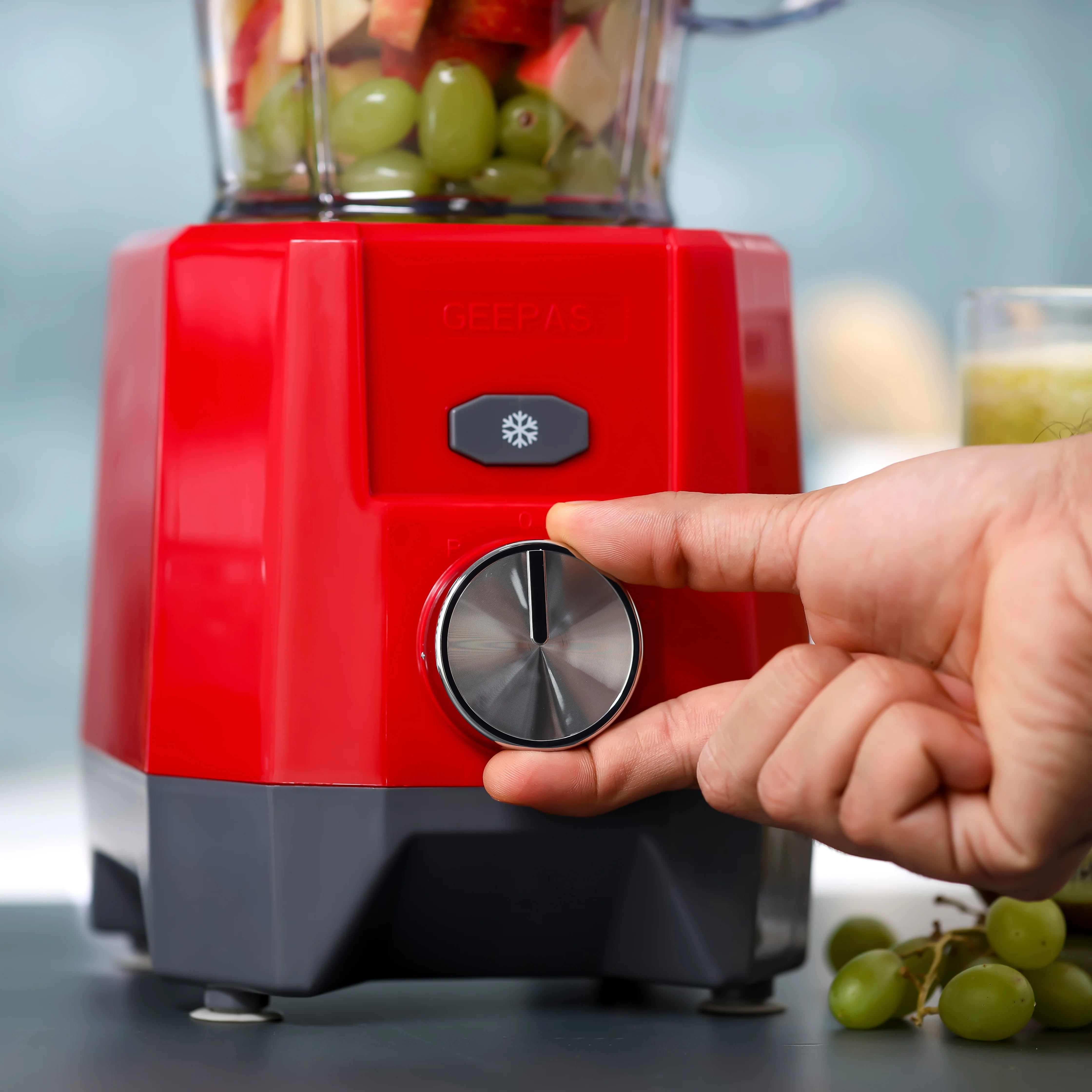 Geepas 2-in-1 Blender- GSB44107/ 650 W,  2 Speed Setting & Pulse/ Transparent and Unbreakable Jars with Stainless Steel Blade, Grinder Attachment/  2 Years Warranty - Image 5