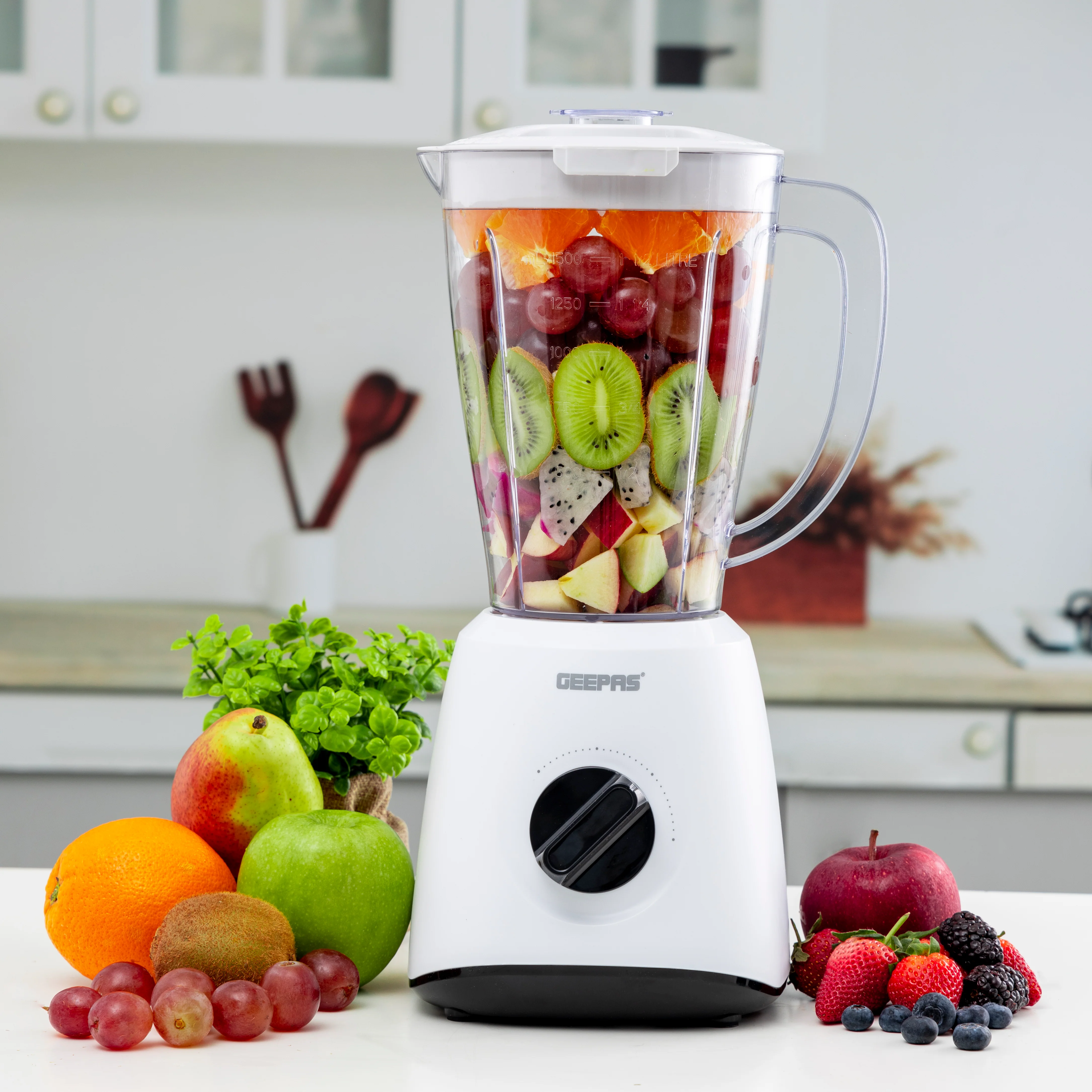 Geepas Blender GSB9894N | 400W Powerful Motor | 2 Speed & Pulse Control | 1.5L Glass Jar with Stainless Steel Cutting Blade | Durable Design with 2 Years Warranty - Image 2