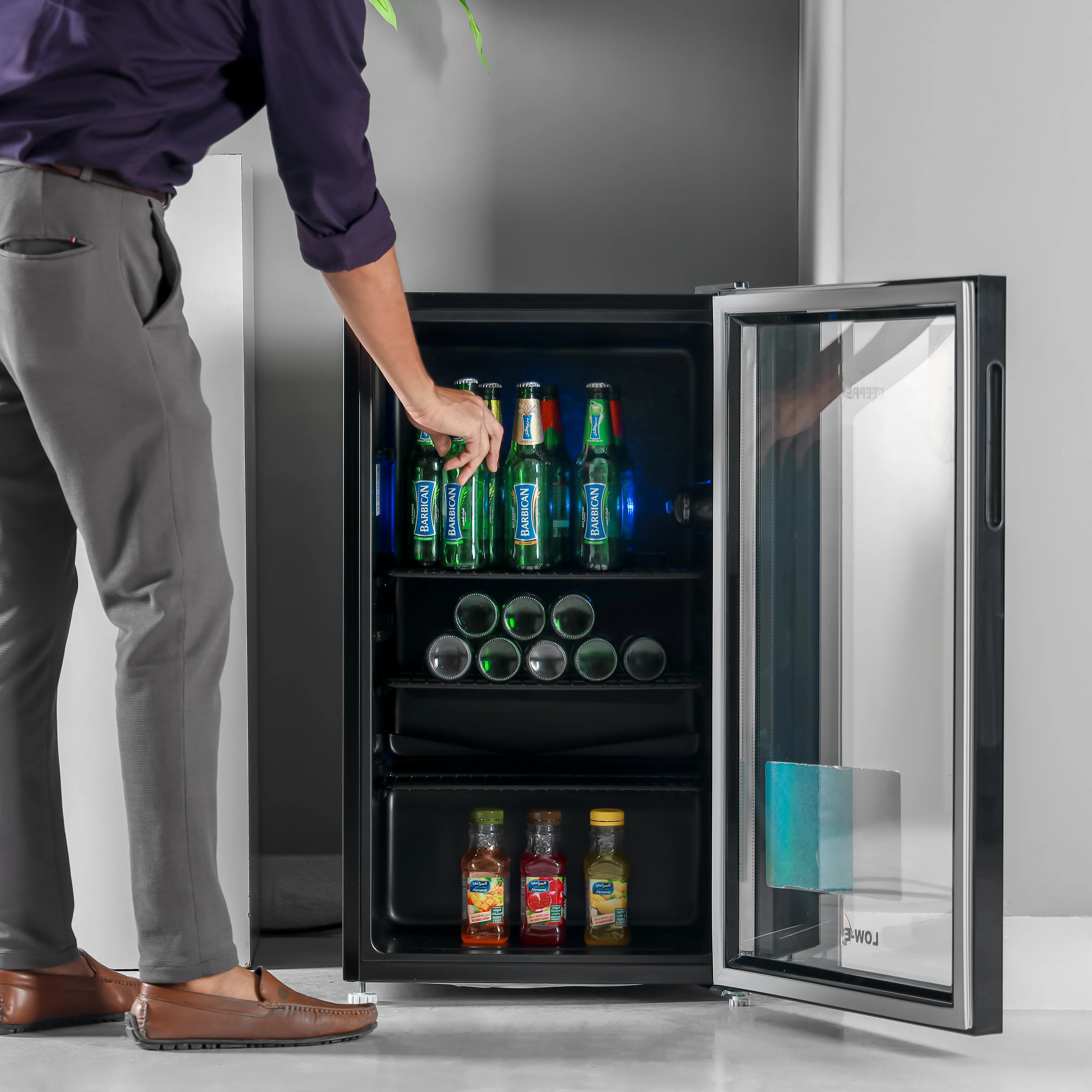 Geepas GSC1223  Showcase Chiller | Single Door Display Fridge | Low Noise, Quick Cooling | LED Light | Black Finish | Energy Efficient Beverage Cooler | 1 Year Warranty - Image 3