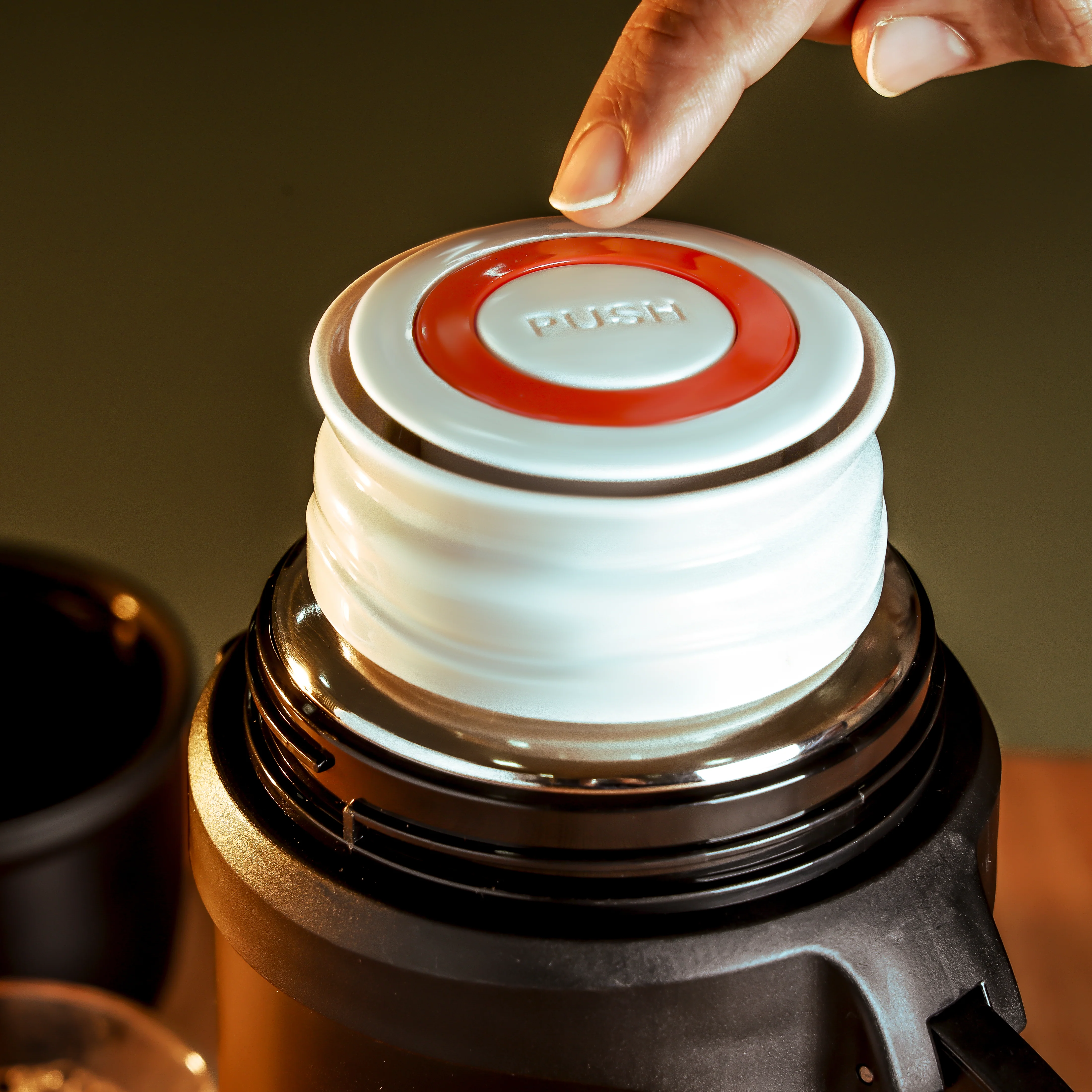 Geepas GSVB4111  Stainless Steel Vacuum Bottle | 1.5L Capacity| Hot & Cold Insulation up to 24 Hours | 18/8 Steel & Copper Coating | Leak-Proof Design | 2 Year Warranty - Image 5