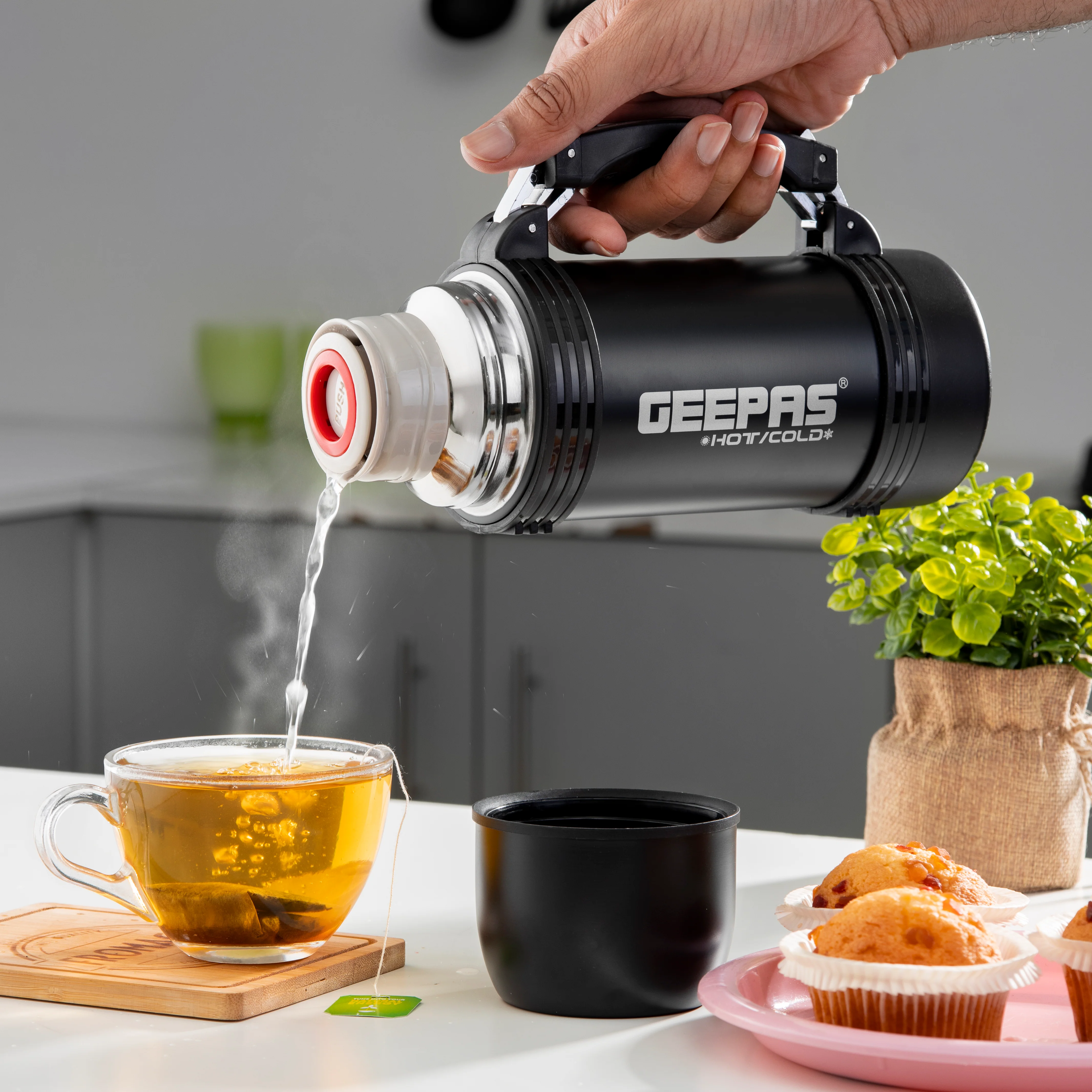 Geepas GSVF4114 Stainless Steel Vacuum Flask | 0.5L Capacity | 18/8 Stainless Steel with Copper Coating | Hot 18H/Cold 24H Retention | BPA-Free | 2 Years Warranty - Image 4