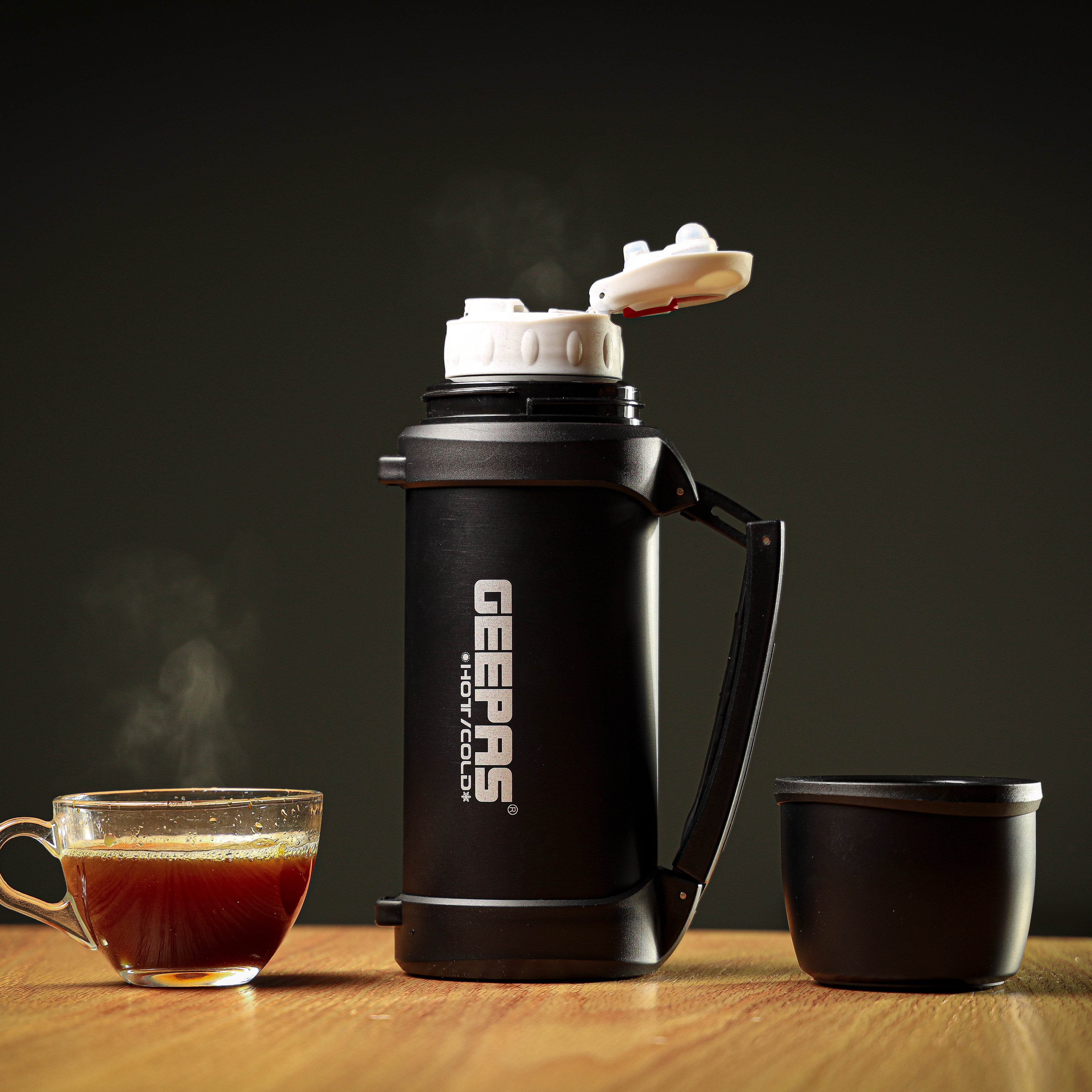 Geepas GSVF4116 Stainless Steel Vacuum Flask | 0.8 L Capacity| Double Wall Insulation Keeps Beverages Hot & Cold for 24 Hours | Easy to Clean | 2 Years Warranty - Image 3