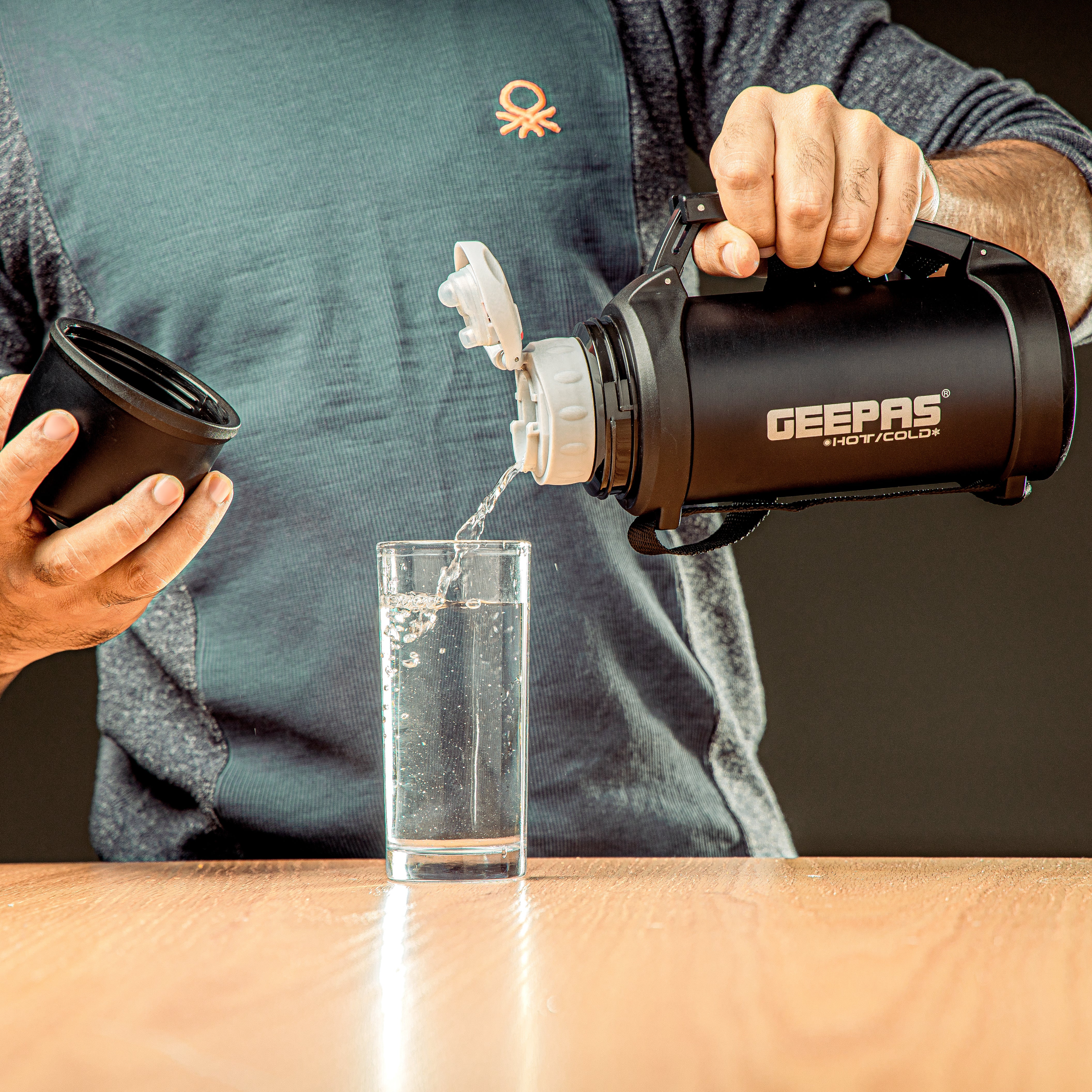 Geepas GSVF4116 Stainless Steel Vacuum Flask | 0.8 L Capacity| Double Wall Insulation Keeps Beverages Hot & Cold for 24 Hours | Easy to Clean | 2 Years Warranty - Image 4