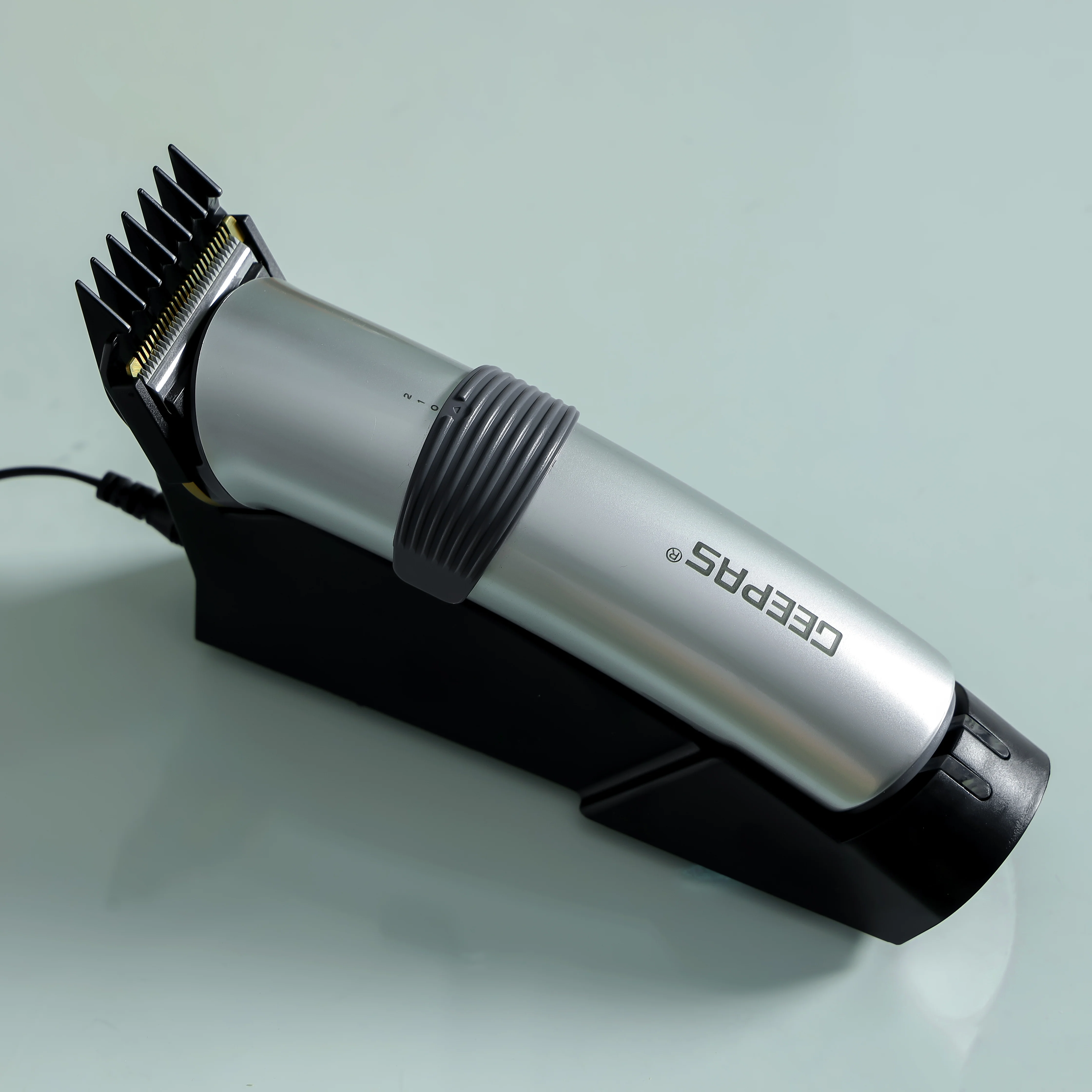 Geepas GTR8684 Professional Hair Clipper | Cordless & Rechargeable Trimmer with Stainless Steel Blade |Adjustable Razor | 5 Combs | Brush, Oil & 8-Hour Charging - Image 3