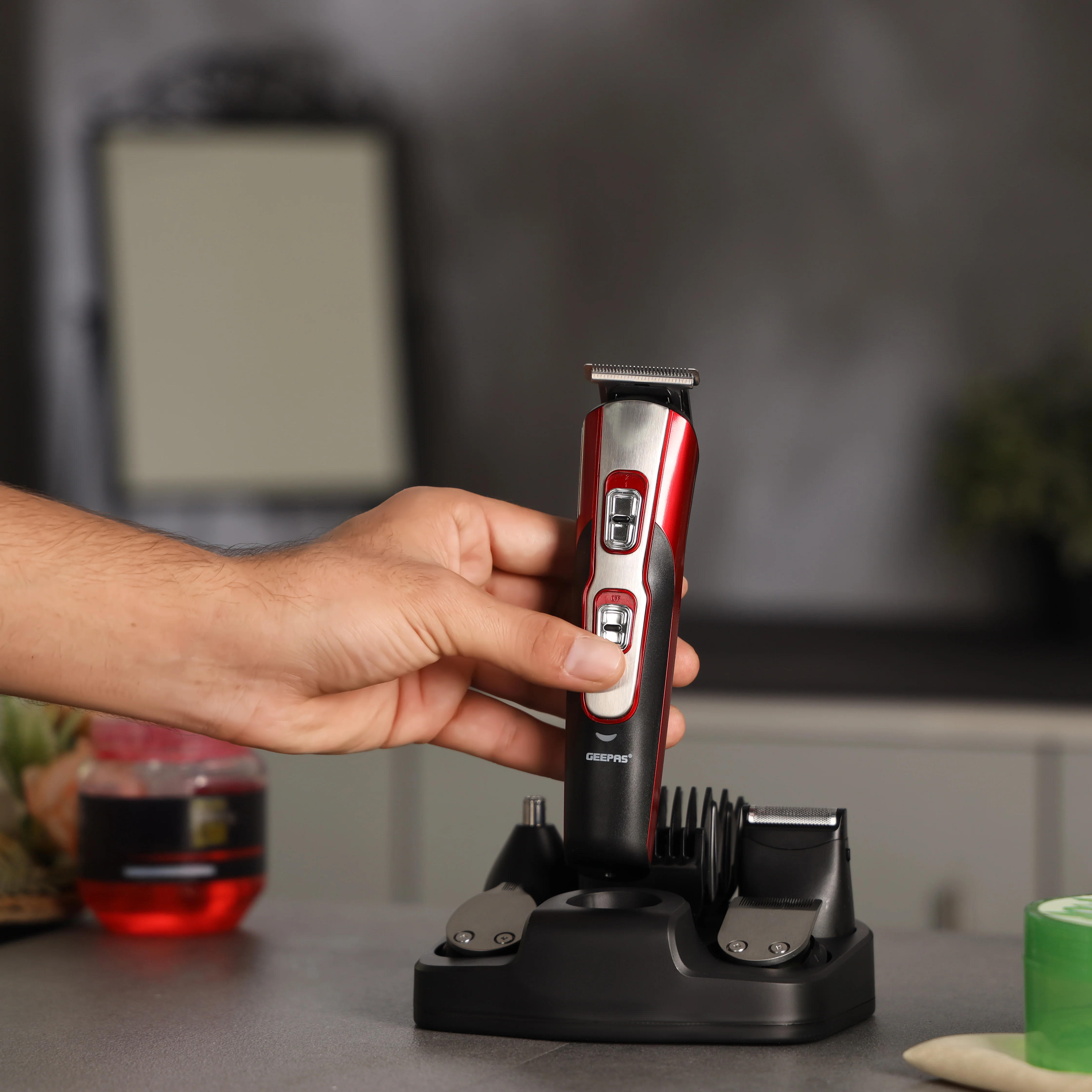 Geepas GTR8724 11-in-1 Rechargeable Grooming Kit | Stainless Steel Blades| 600mAh Lithium Battery| 3-Hour Continuous Runtime| Multiple Attachments| 2-Year Warranty - Image 3
