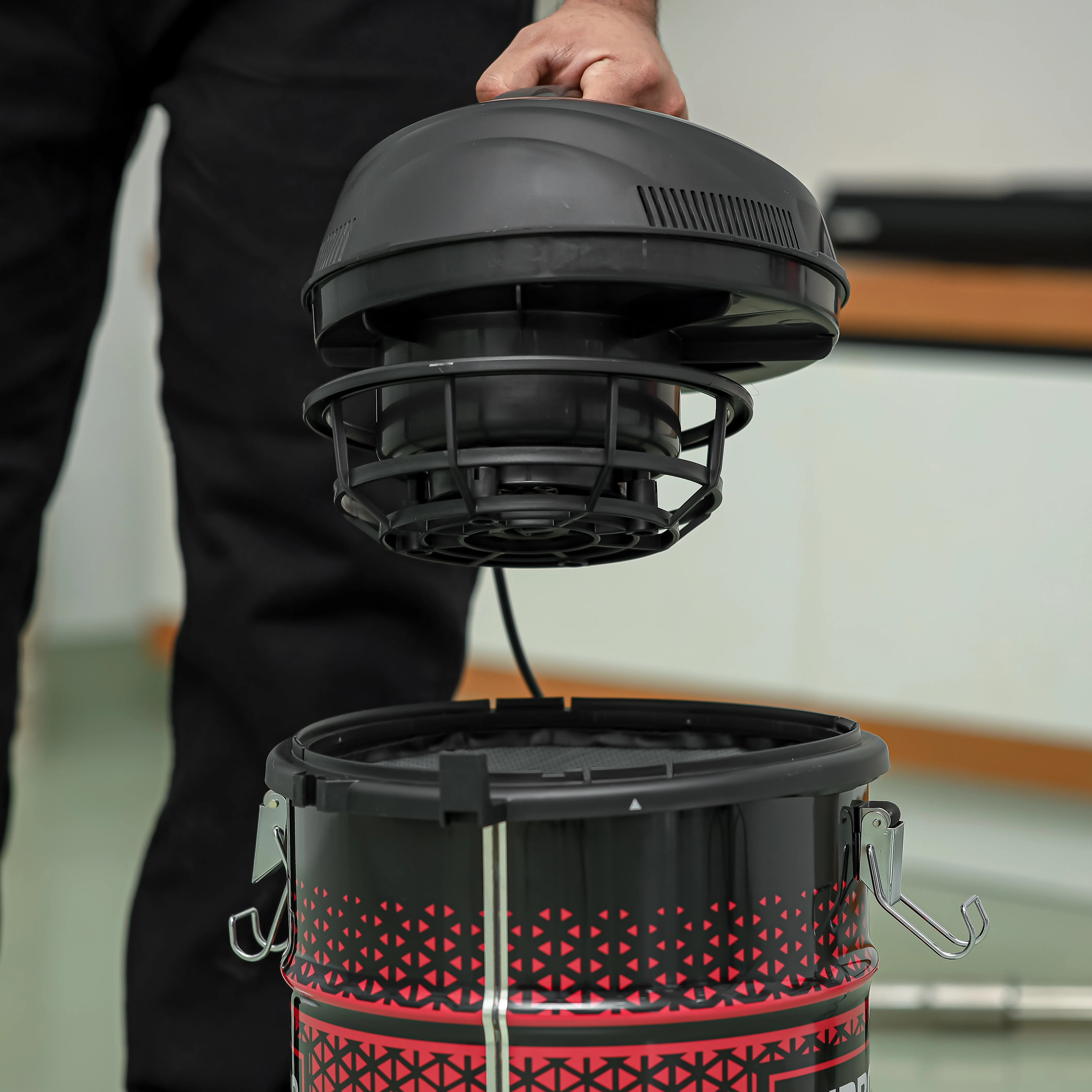 Geepas GVC19018 Drum Vacuum Cleaner | 2300W Powerful Motor | 21L Durable Iron Tank | Dry & Blow Function | High Efficiency | Dust Full Indicator | 2 Years Warranty - Image 4