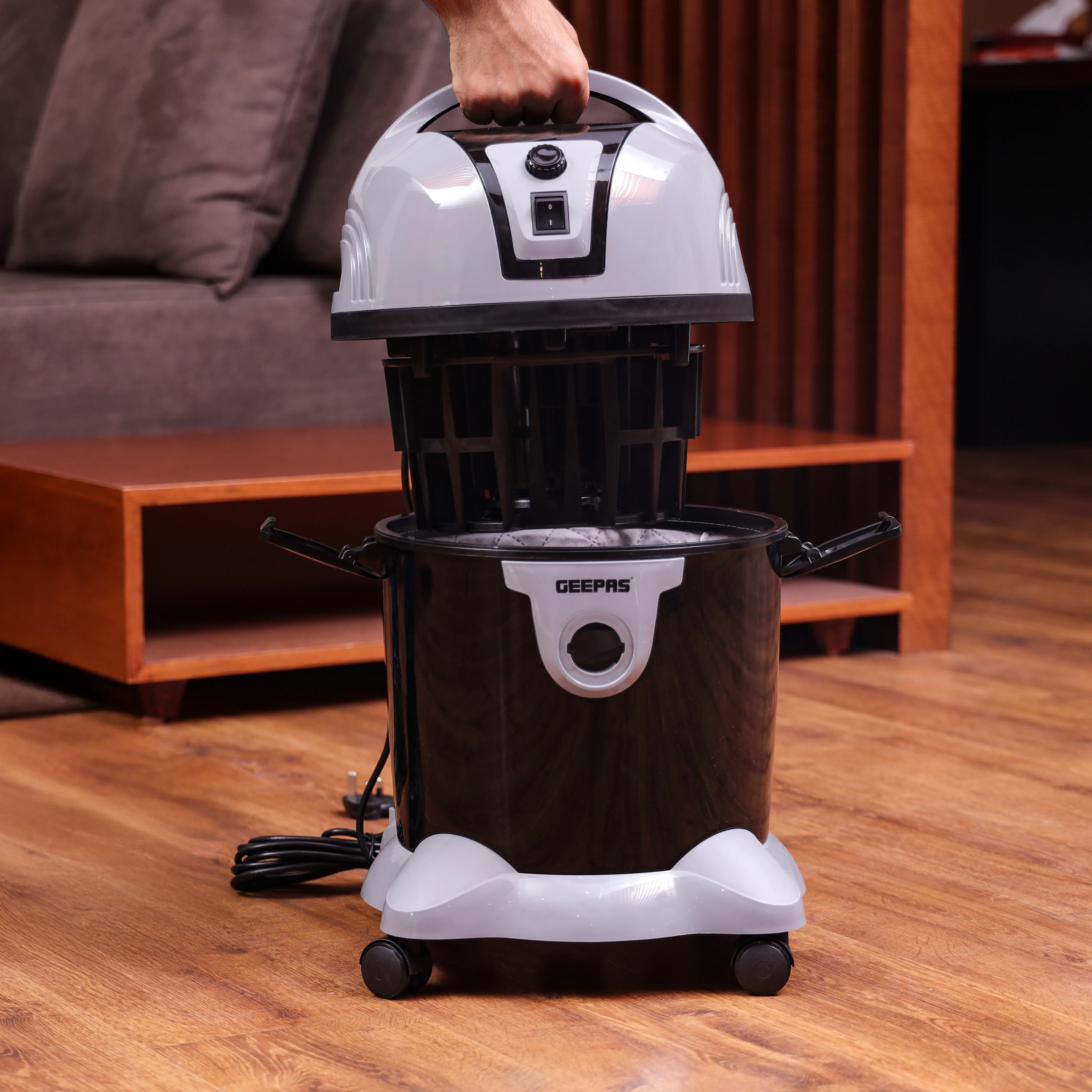 Geepas GVC19026 Wet & Dry Vacuum Cleaner | 2800W Powerful Copper Motor| 18L Dust Bag Capacity| 3-in-1 Wet| Dry & Blow Function| High Suction Power| 2 Years Warranty - Image 3