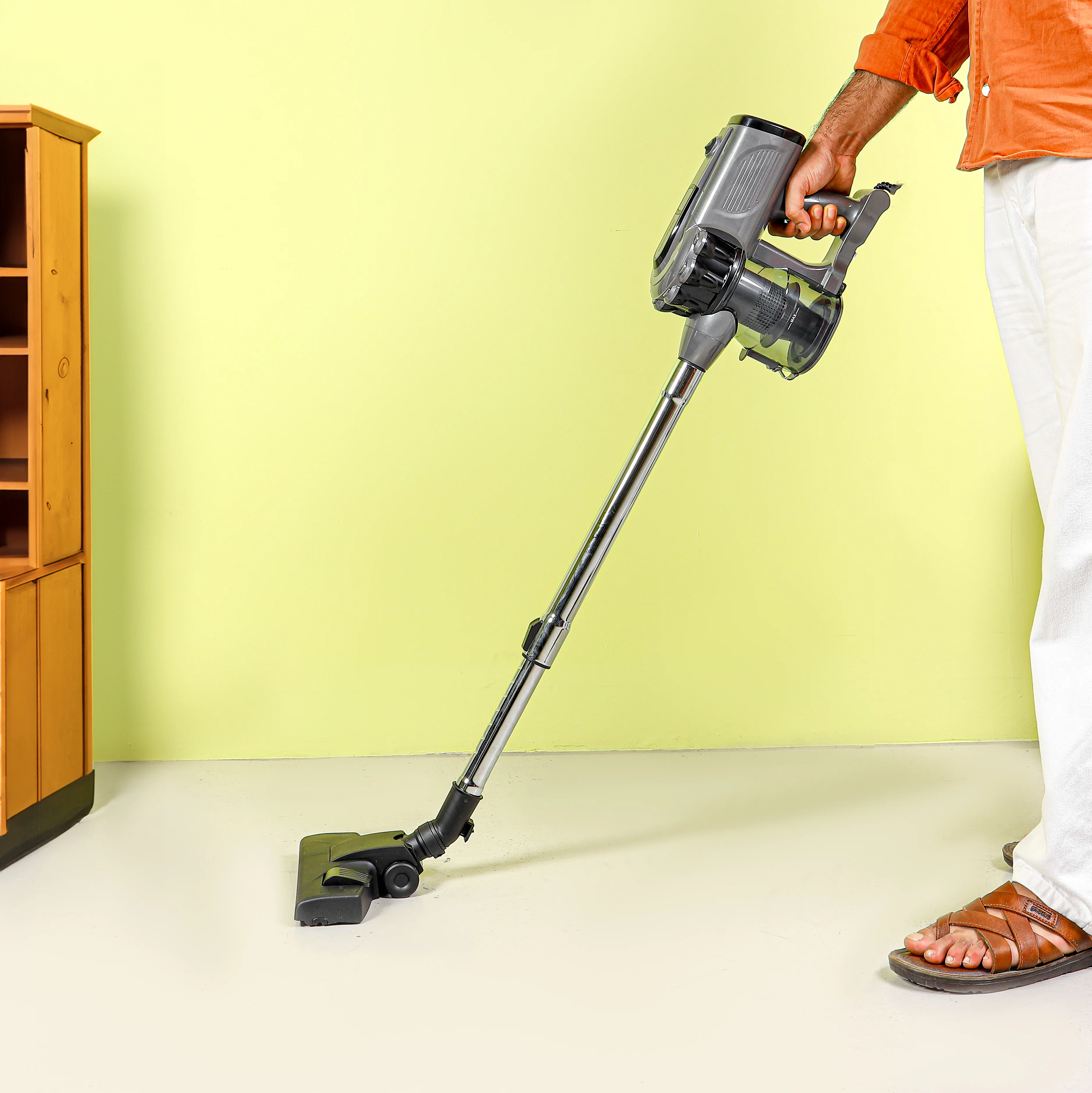 Geepas GVC19036 Stick & Handheld Vacuum Cleaner | 800W Power| 0.5L Capacity| HEPA Filter| Low Noise Design| Metal Telescopic Tube| Multiple Nozzles| 2 Years Warranty - Image 2