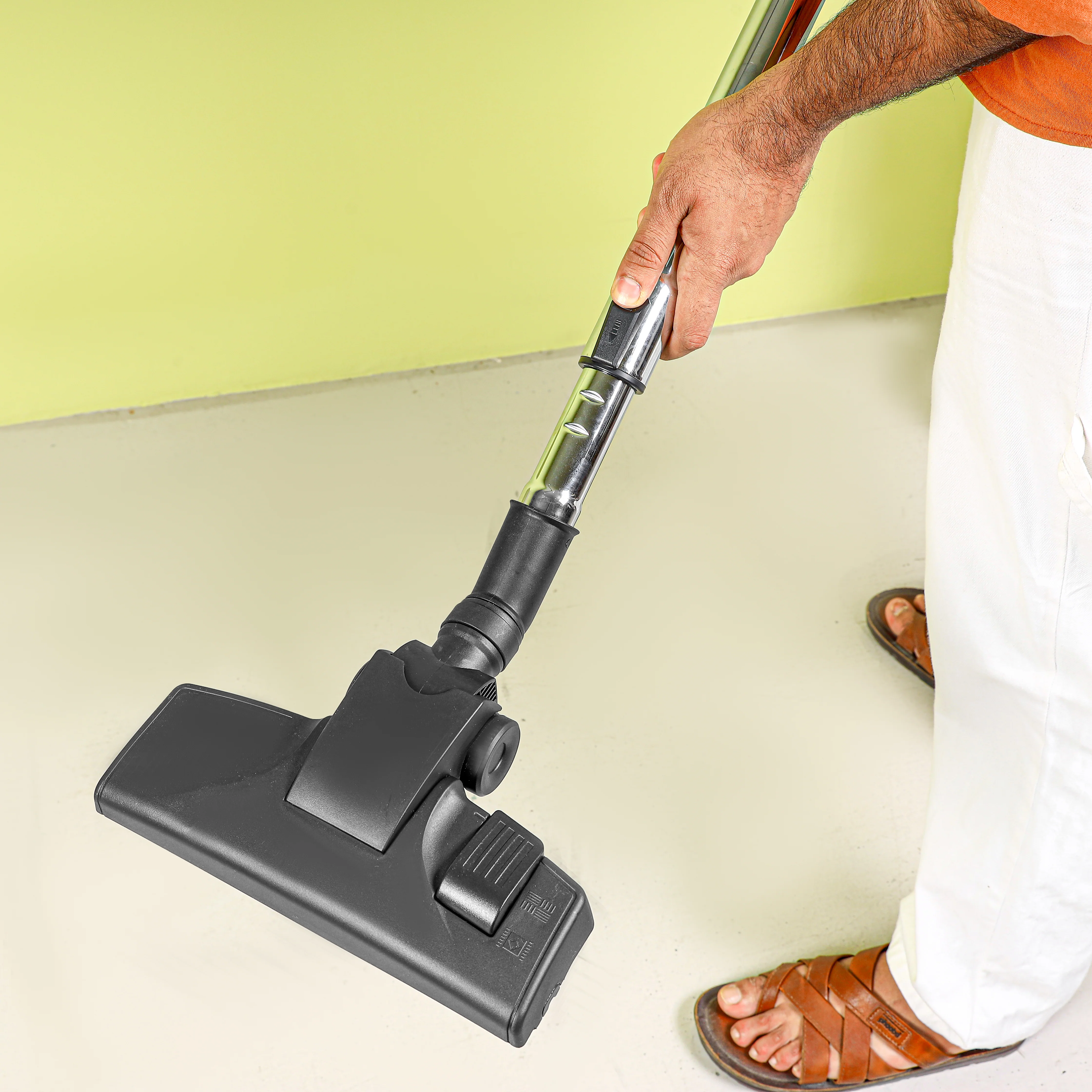 Geepas GVC19036 Stick & Handheld Vacuum Cleaner | 800W Power| 0.5L Capacity| HEPA Filter| Low Noise Design| Metal Telescopic Tube| Multiple Nozzles| 2 Years Warranty - Image 4