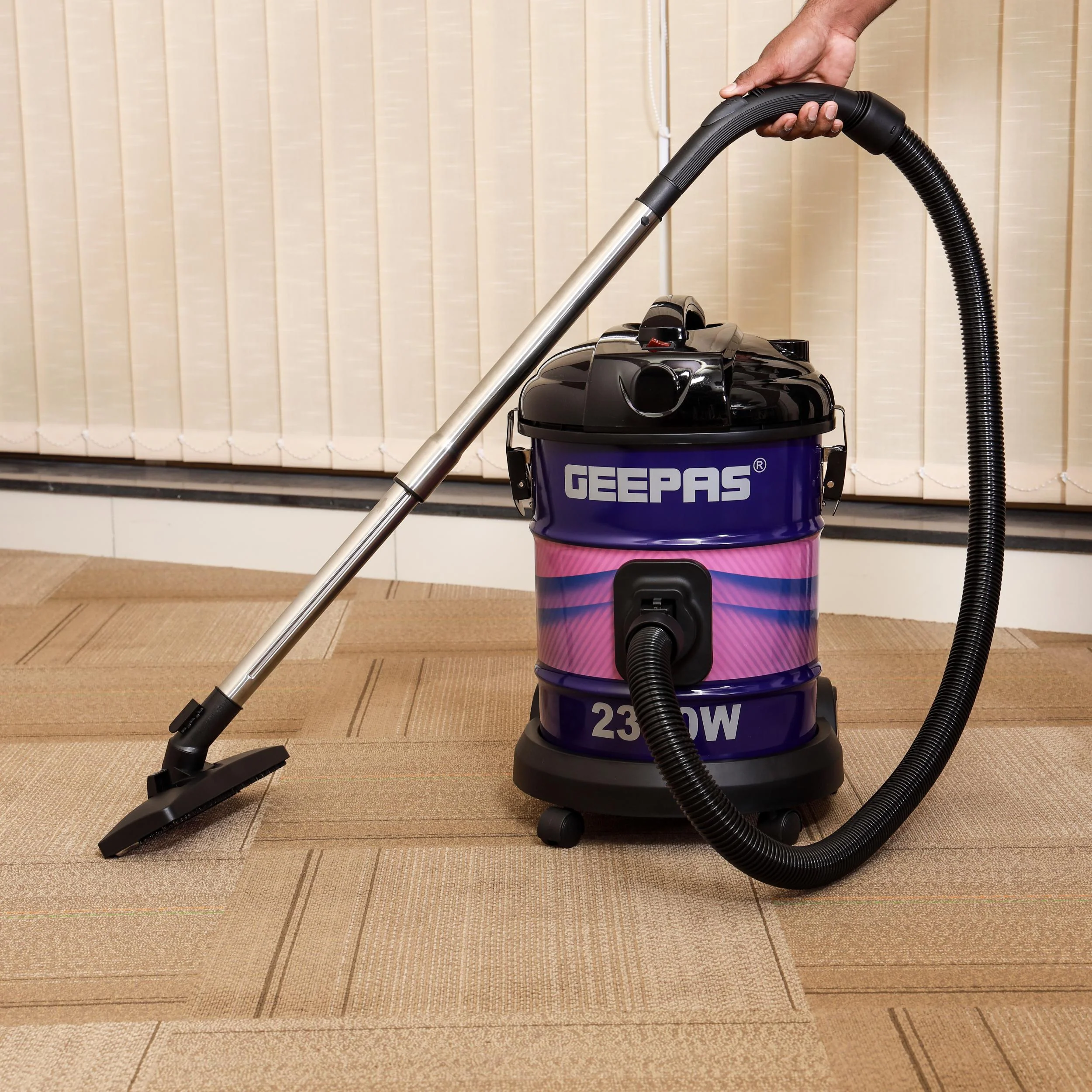 Geepas GVC2588 Dry Vacuum Cleaner | 2000W Powerful Motor | 21L Large Capacity | Adjustable Suction | Multi-Filtration System | Air Blowing Function | 2 Years Warranty - Image 3