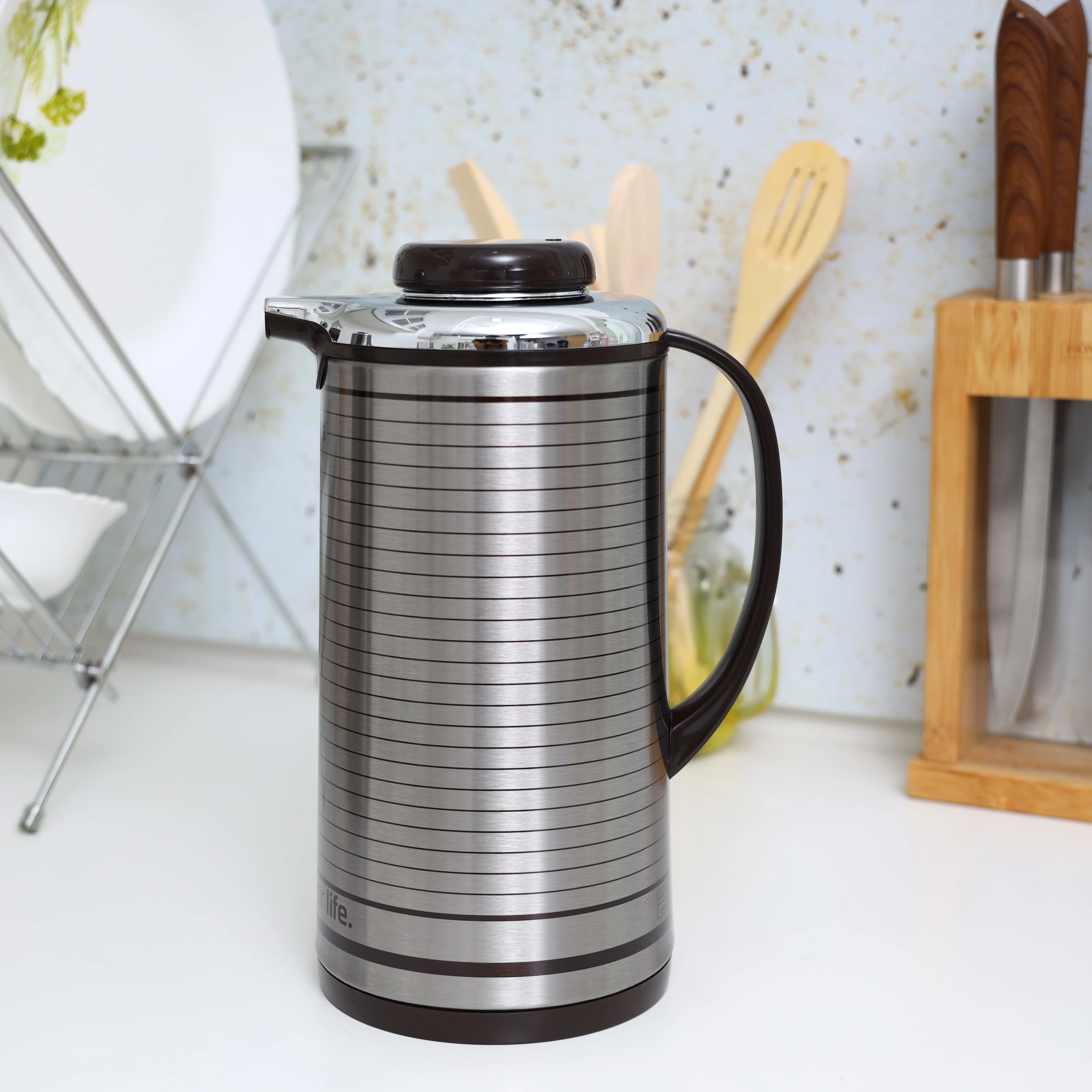 Geepas GVF5258  Vacuum Flask |1.0 Litre| Double Wall Insulation Keeps Beverages Hot & Cold for Long Hours | Durable Stainless Steel Body | Elegant Design | Easy to Clean - Image 2