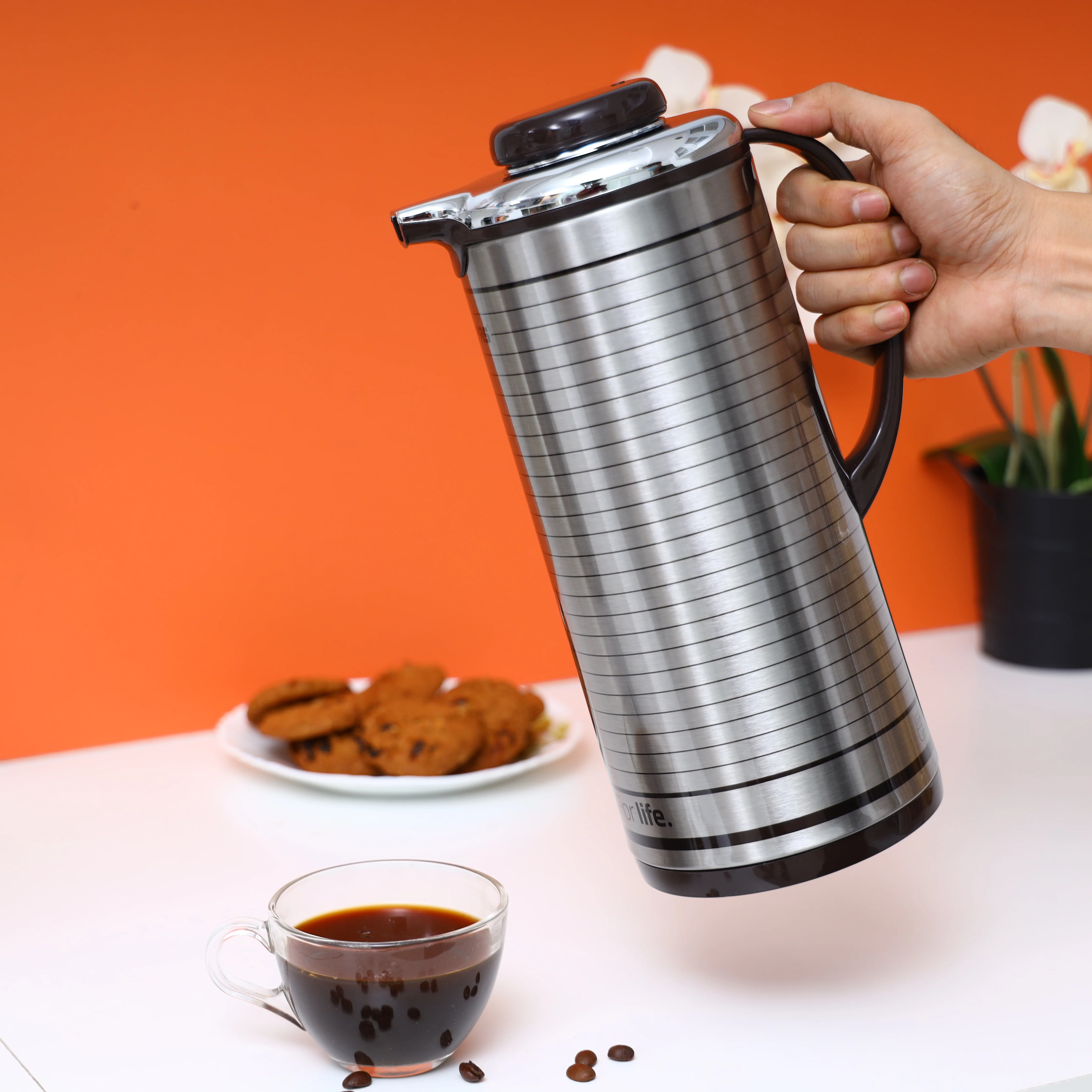 Geepas GVF5259 Vacuum Flask | 1.3L Capacity | Hot & Cold Beverage Insulation |Durable Plastic, Iron, Glass, Silica Gel Material | Mirror & Brown Finish |Leak-Proof Design - Image 3