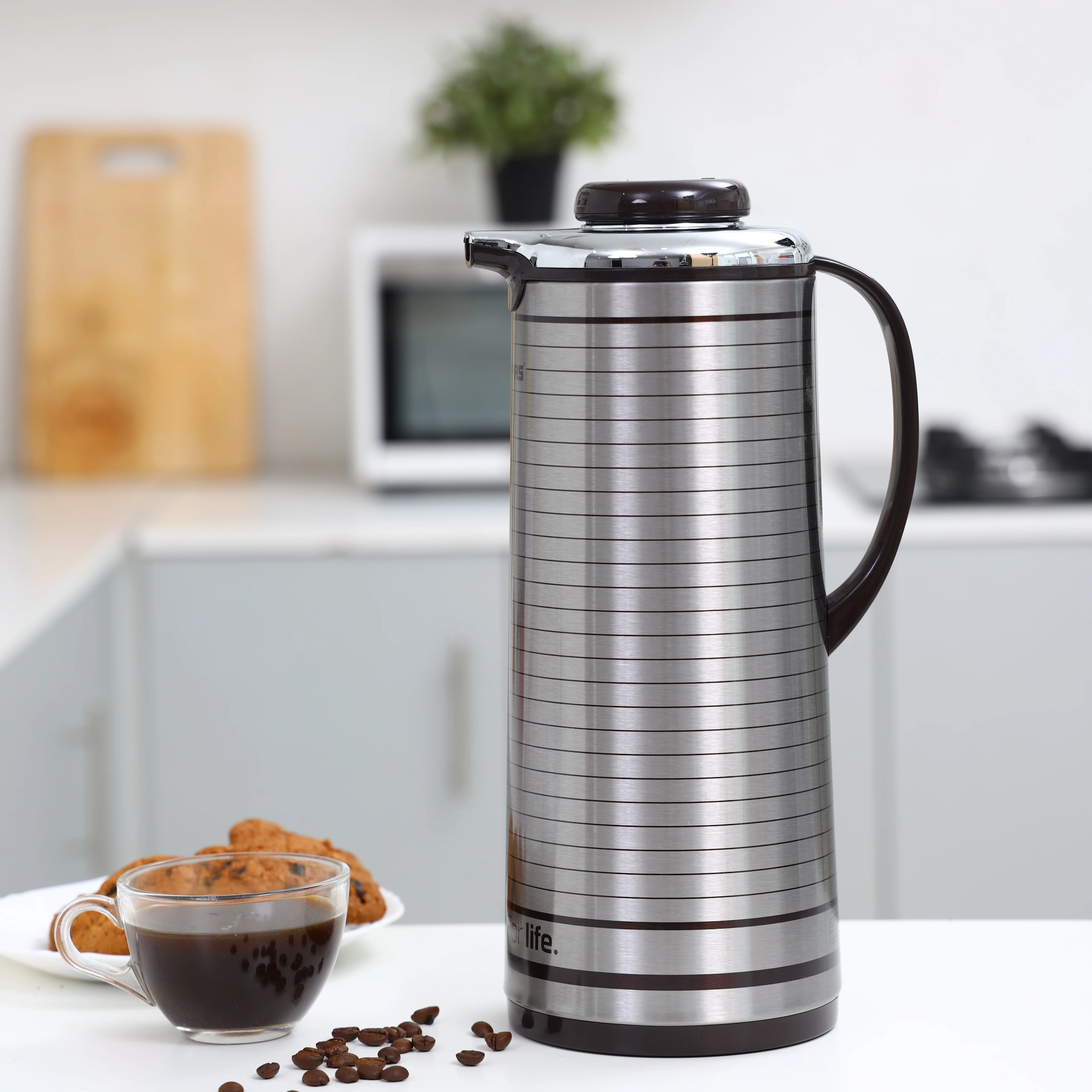 Geepas GVF5260 Vacuum Flask |  1.6 Litre Capacity| Mirror + Brown Finish | Plastic, Iron, Glass & Silica Gel Material | Hot & Cold Beverage Insulation | 2-Year Warranty - Image 2