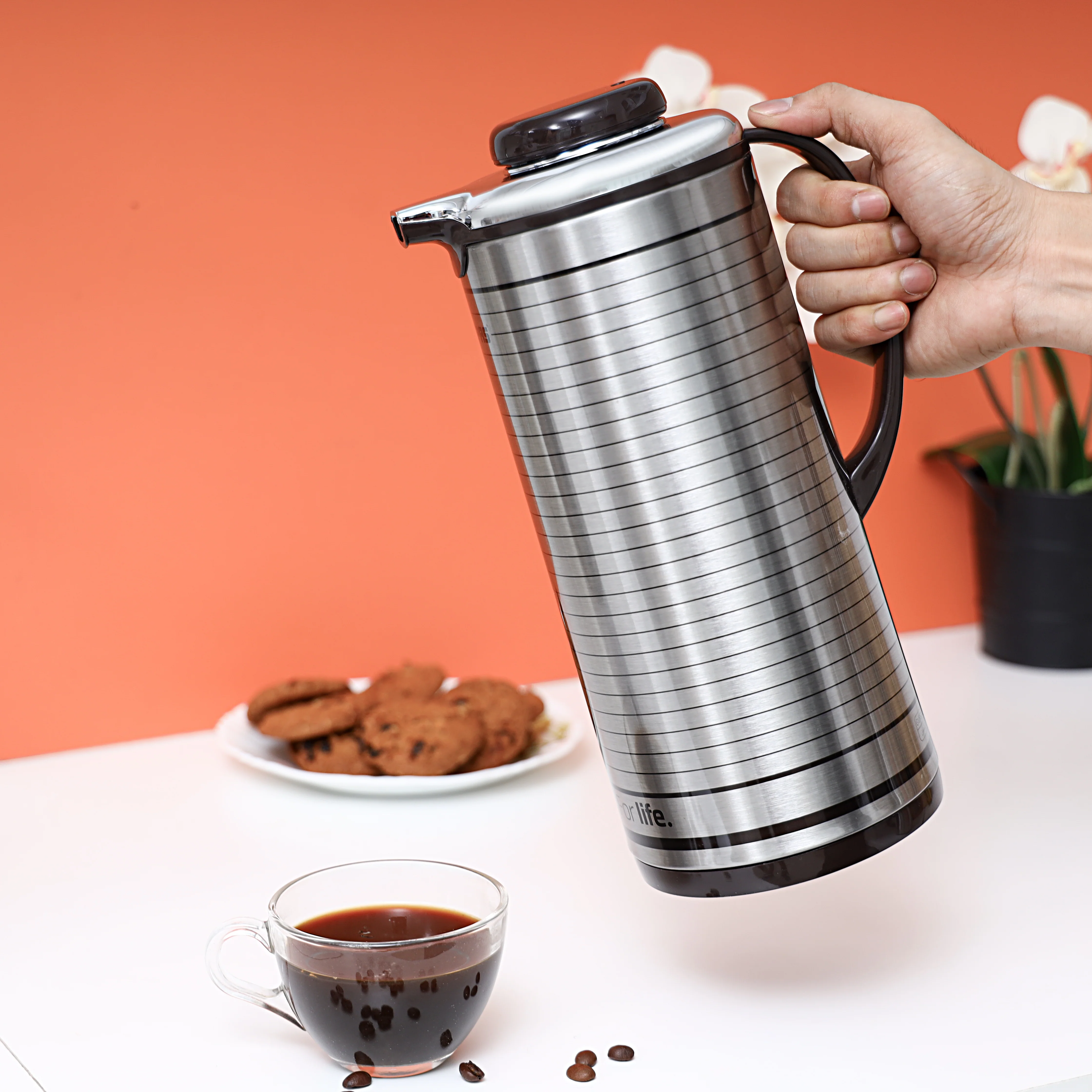 Geepas GVF5261  Vacuum Flask | 1.9L Capacity |  Hot & Cold Insulation | Durable Plastic, Iron, Glass, Silica Gel Material | Keeps Drinks Fresh | 2 Years Warranty - Image 3