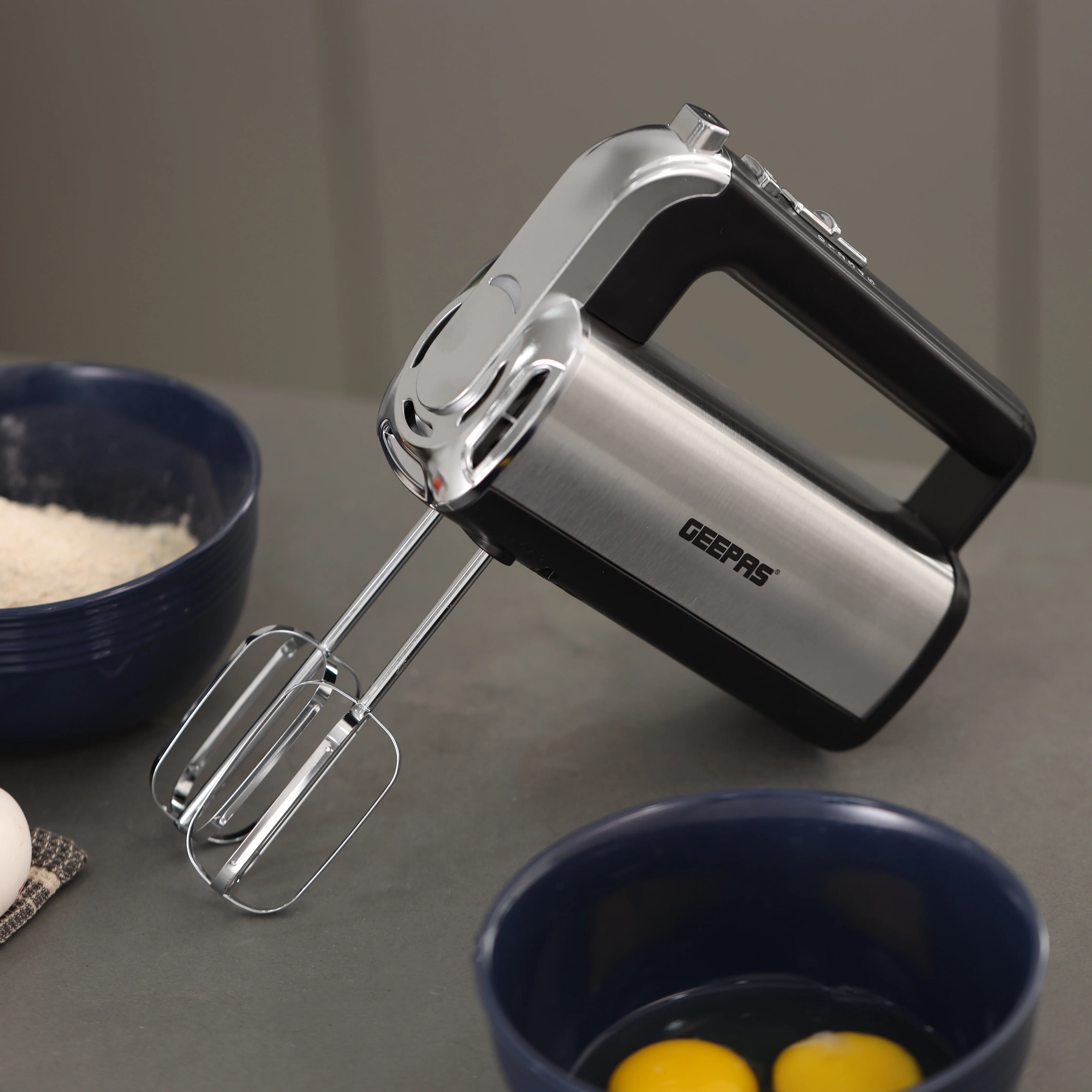 Geepas Hand Mixer GHM2001 | 400W Powerful Electric Hand Mixer| 5 Speed Control| Turbo Function| Stainless Steel Beaters| Lightweight Design| Easy to Use| 2 Years Warranty - Image 3