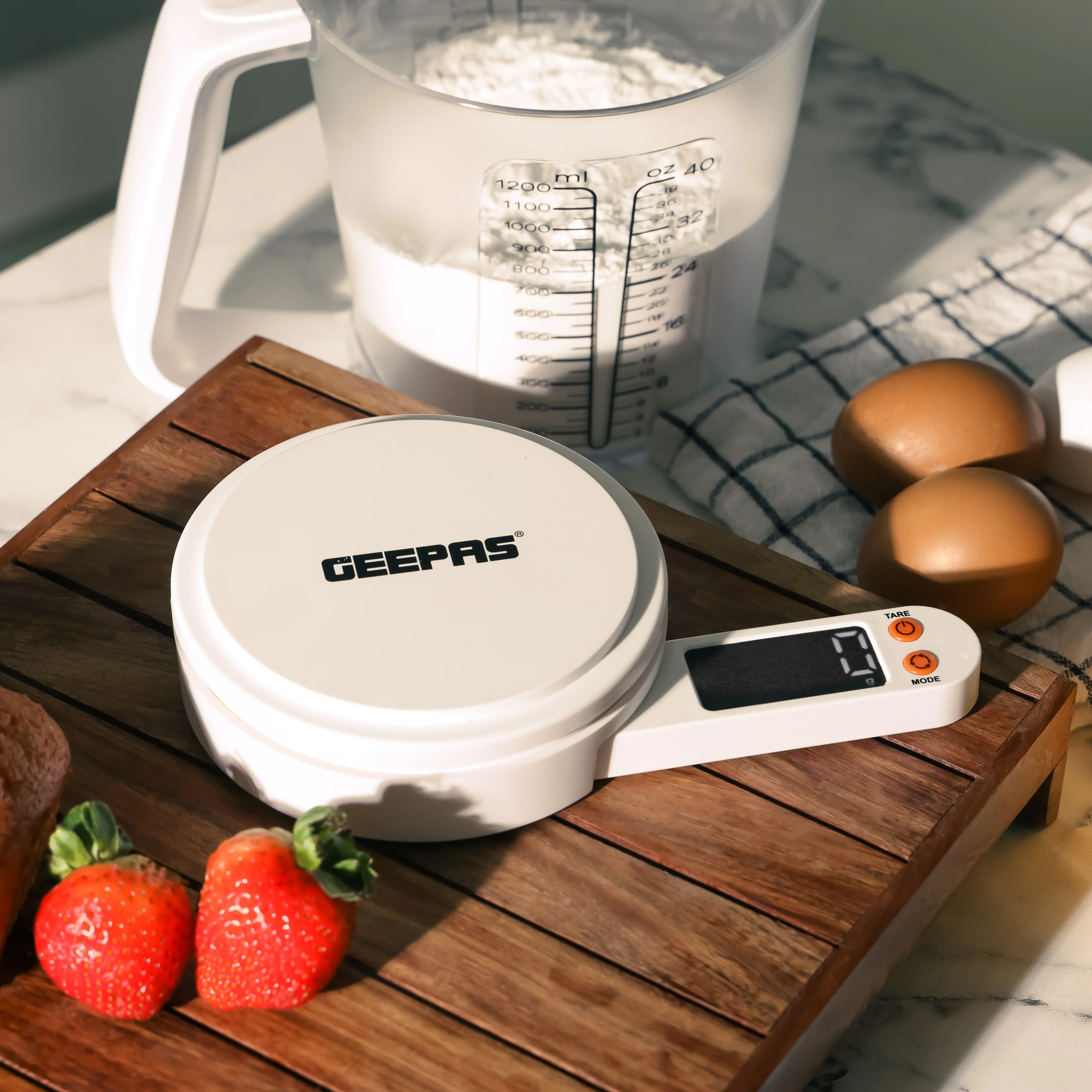 Geepas Kitchen Scale with Measuring Cup GKS46514 | LED Screen with Illuminated Digits, 5KG Capacity | Multi Units (g, oz, ml), Low Power Use | White, 2 Years Warranty - Image 3