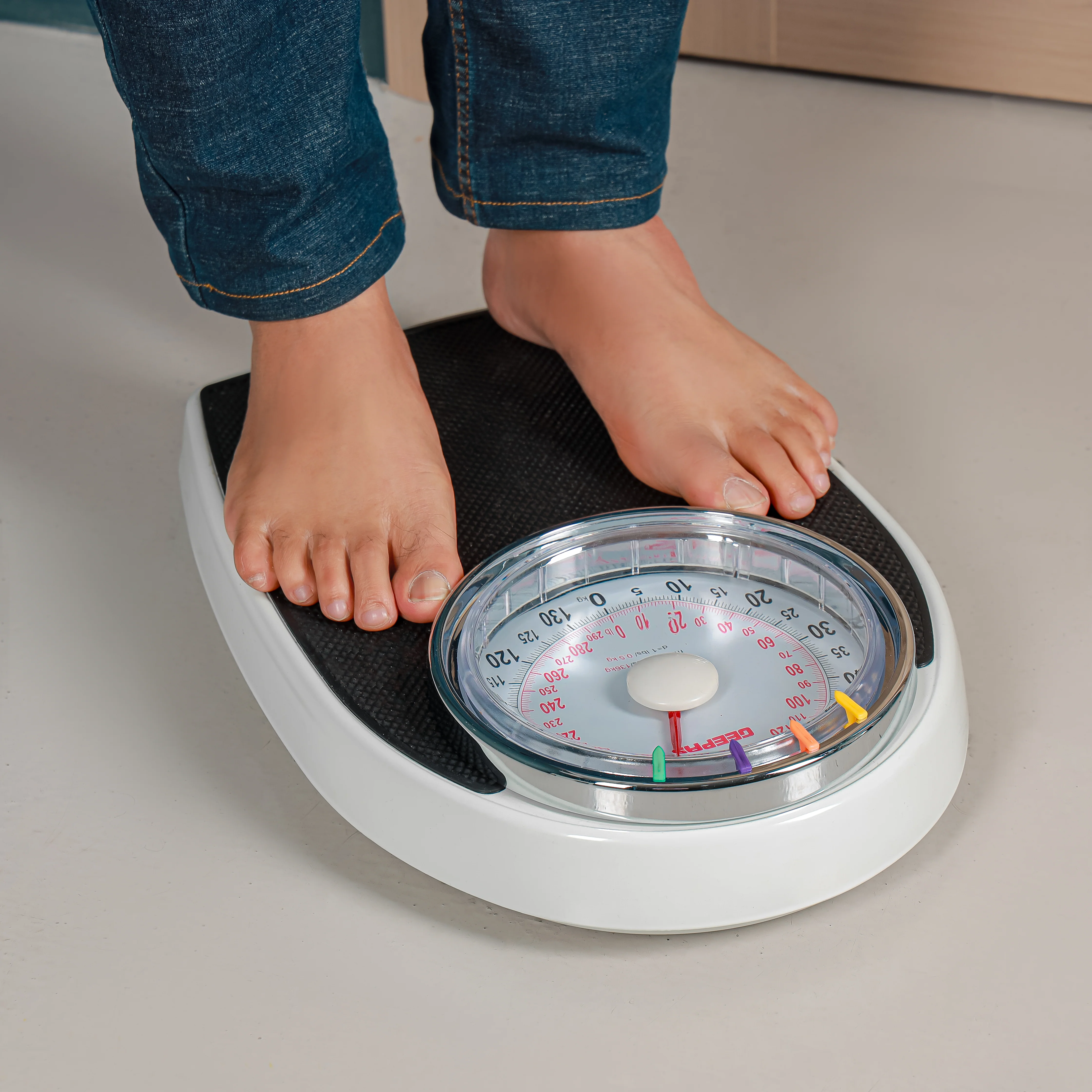 Geepas Mechanical Personal Scale- GBS46528UK/ 136KG Capacity, High Precision Dial, Metal Body, Leather Surface, Step-On Tech, Multi-Purpose Use, White & Black, 2Y Warranty - Image 3