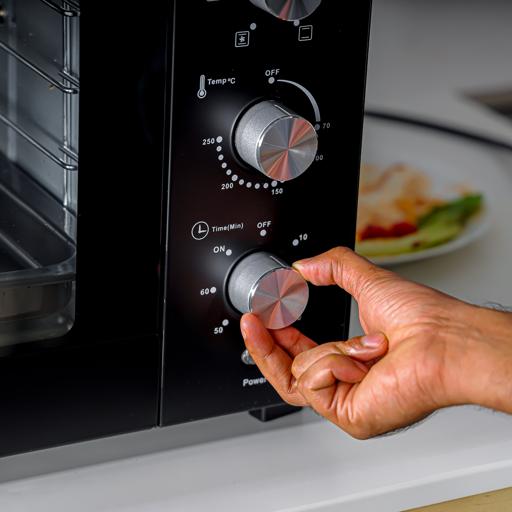 Geepas Multi-Function Oven G034055 |150L capacity| 2800W | rotisserie| convection| 7 cooking functions| 60-min timer| adjustable temperature control|2 Years Warranty - Image 6