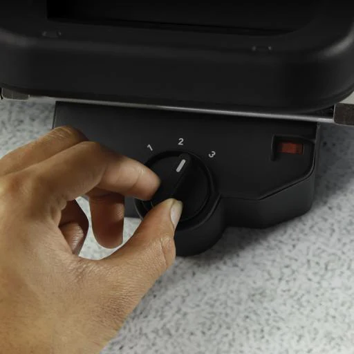 Geepas Multifunction Grill Maker GGM5458 |Powerful Electric Grill with Non-Stick Plates| Adjustable Thermostat Control| Cool-Touch Handle| Easy Cleaning| 2 Years Warranty - Image 8