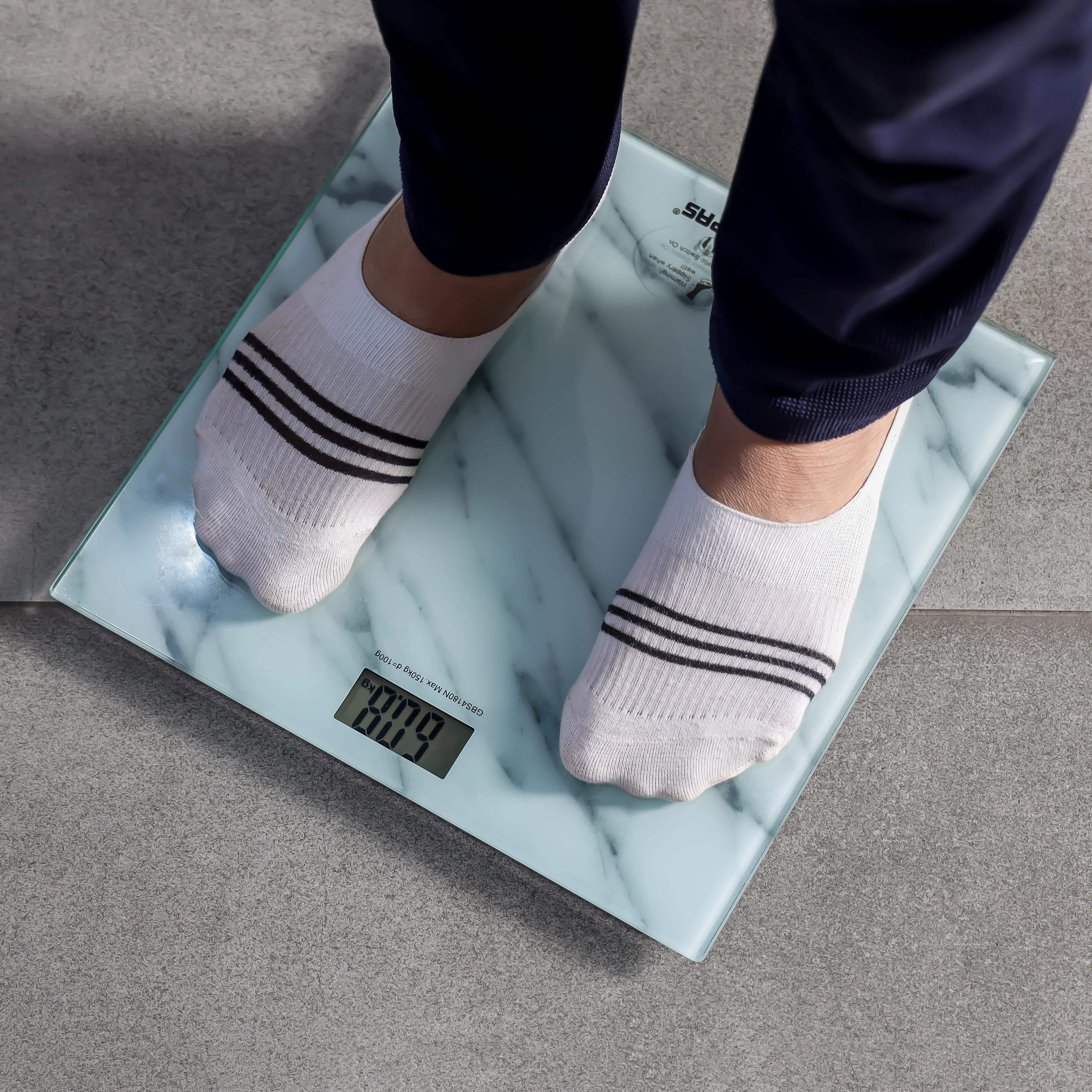 Geepas GBS4180 Digital Personal Scale,  Digital Display 150Kg, 5mm Tempered Glass Platform,  Auto On-Off, 150 Kg Capacity  | Auto Zero Setting | 2 Years Warranty - Image 4