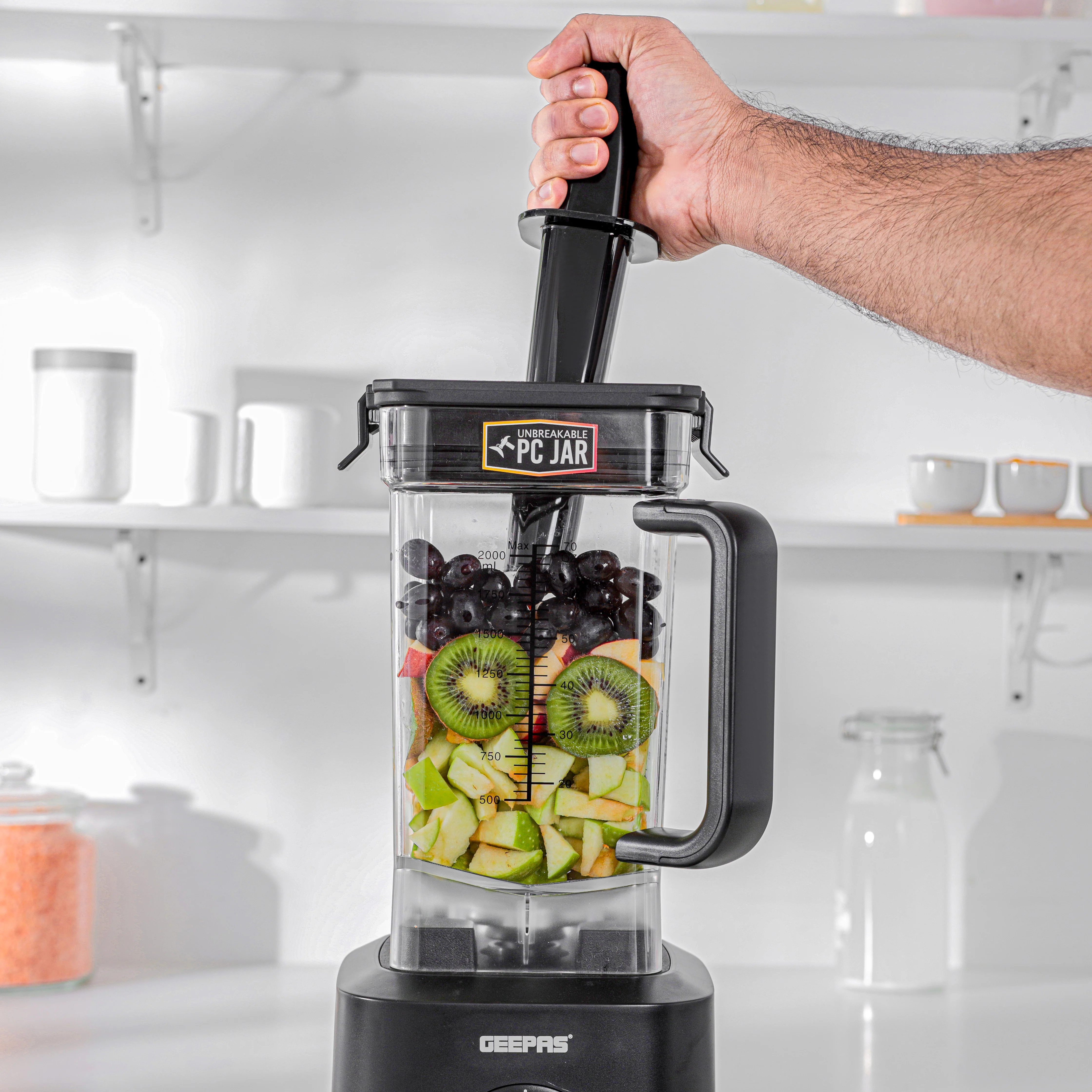 Geepas 2-liter Professional Blender- GSB44078N/ 2000W/ 5 Speed Setting & Pulse/ Transparent & Unbreakable Jar with Stainless Steel Blade/ 2 Years Warranty, Black - Image 5