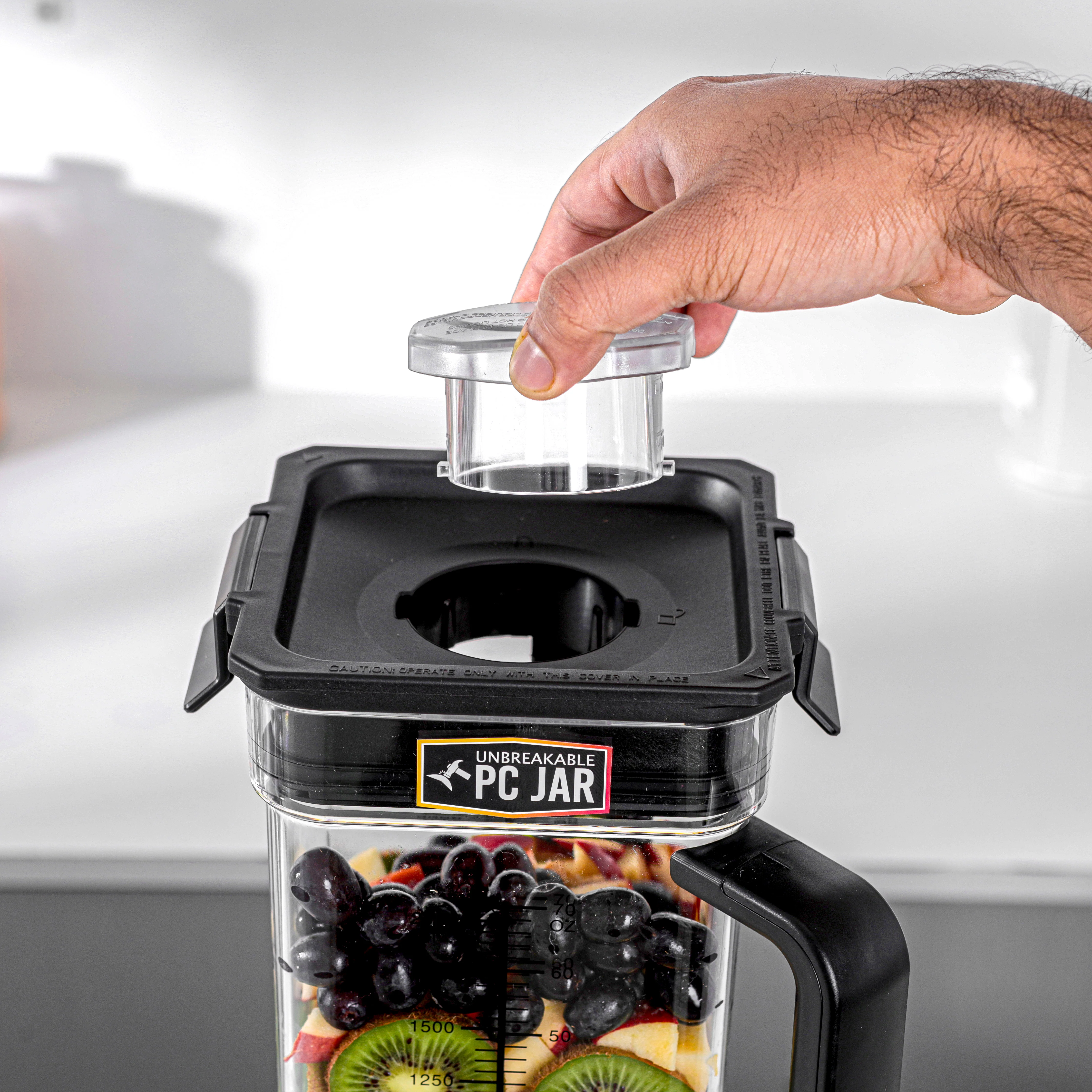 Geepas 2-liter Professional Blender- GSB44078N/ 2000W/ 5 Speed Setting & Pulse/ Transparent & Unbreakable Jar with Stainless Steel Blade/ 2 Years Warranty, Black - Image 6