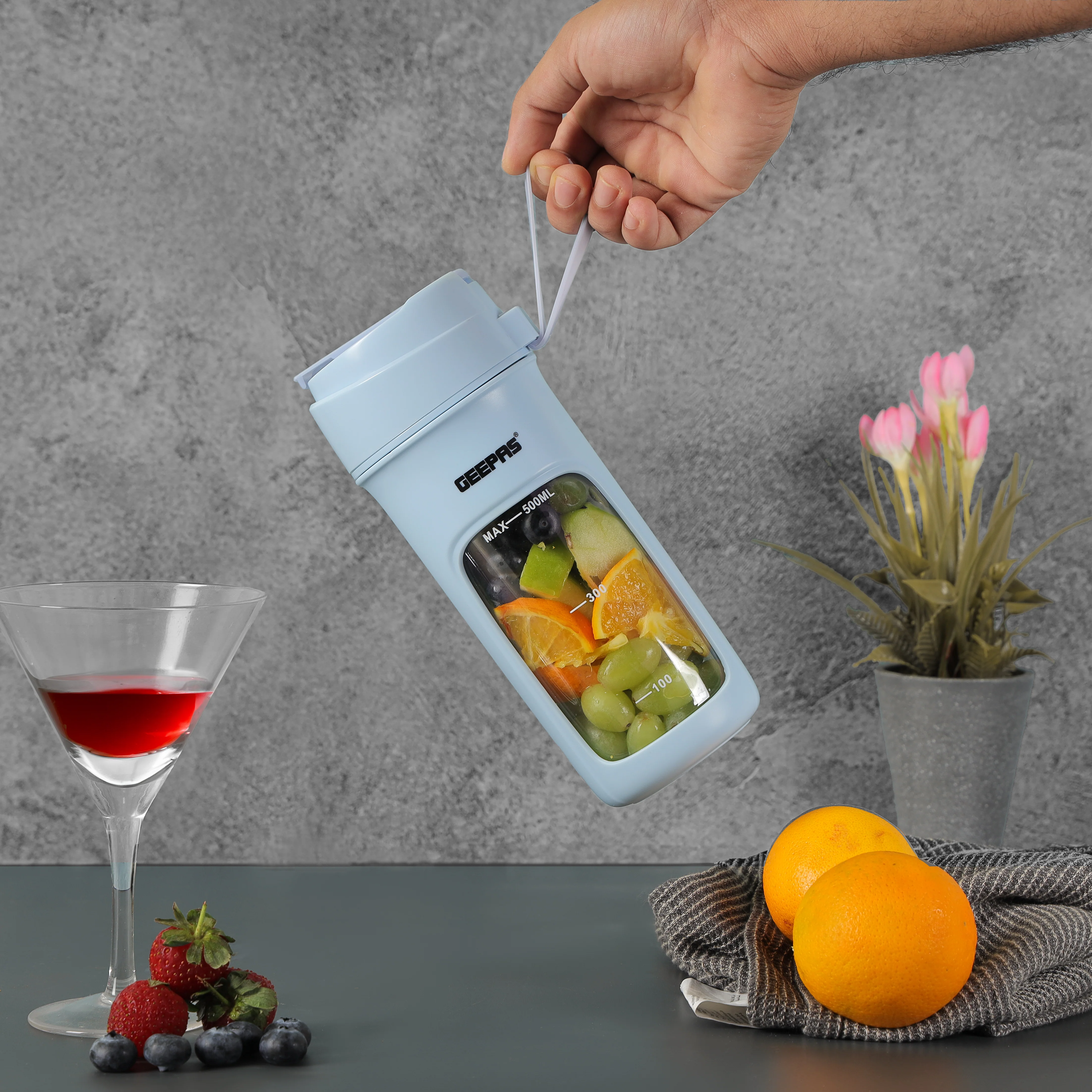 Geepas GSB44073N Rechargeable Portable Blender | 500ml Capacity | 50W | 6 Sharp Stainless Steel Blades | Safety Lock Design | USB Rechargeable Battery | 2-Year Warranty - Image 3