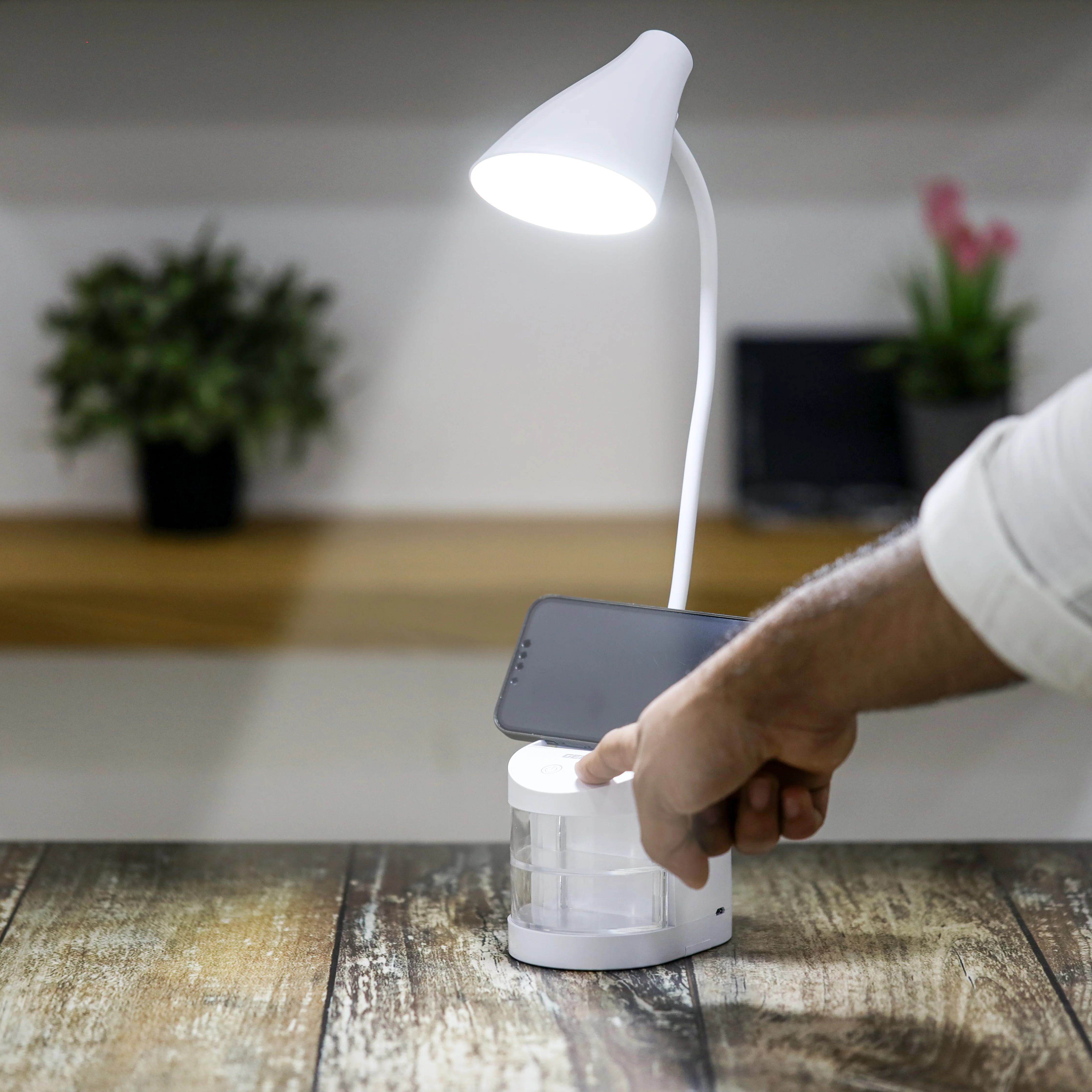 Geepas GDL53039 Rechargeable Reading Lamp |Table Light with Pencil Vase, Transparent Storage Box, Adjustable Silicone Tube, Lithium Battery, 12H Backup, 2Year Warranty - Image 3