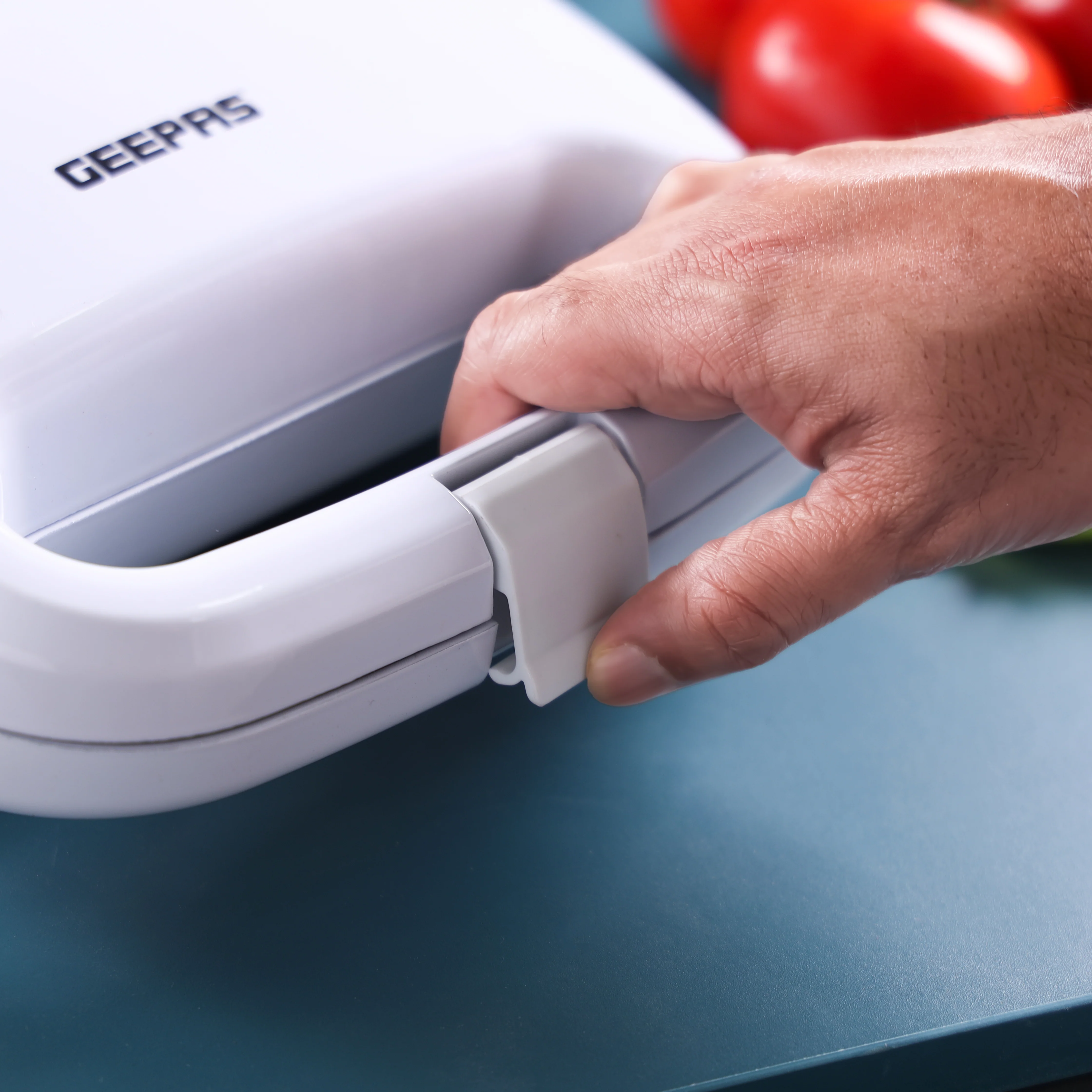 Geepas GGT686 Grill Maker | 750W Compact Electric Sandwich & Snack Maker with Non-Stick Cooking Plates| Power & Ready Indicator Lights| Easy to Clean| 2 Years Warranty - Image 5