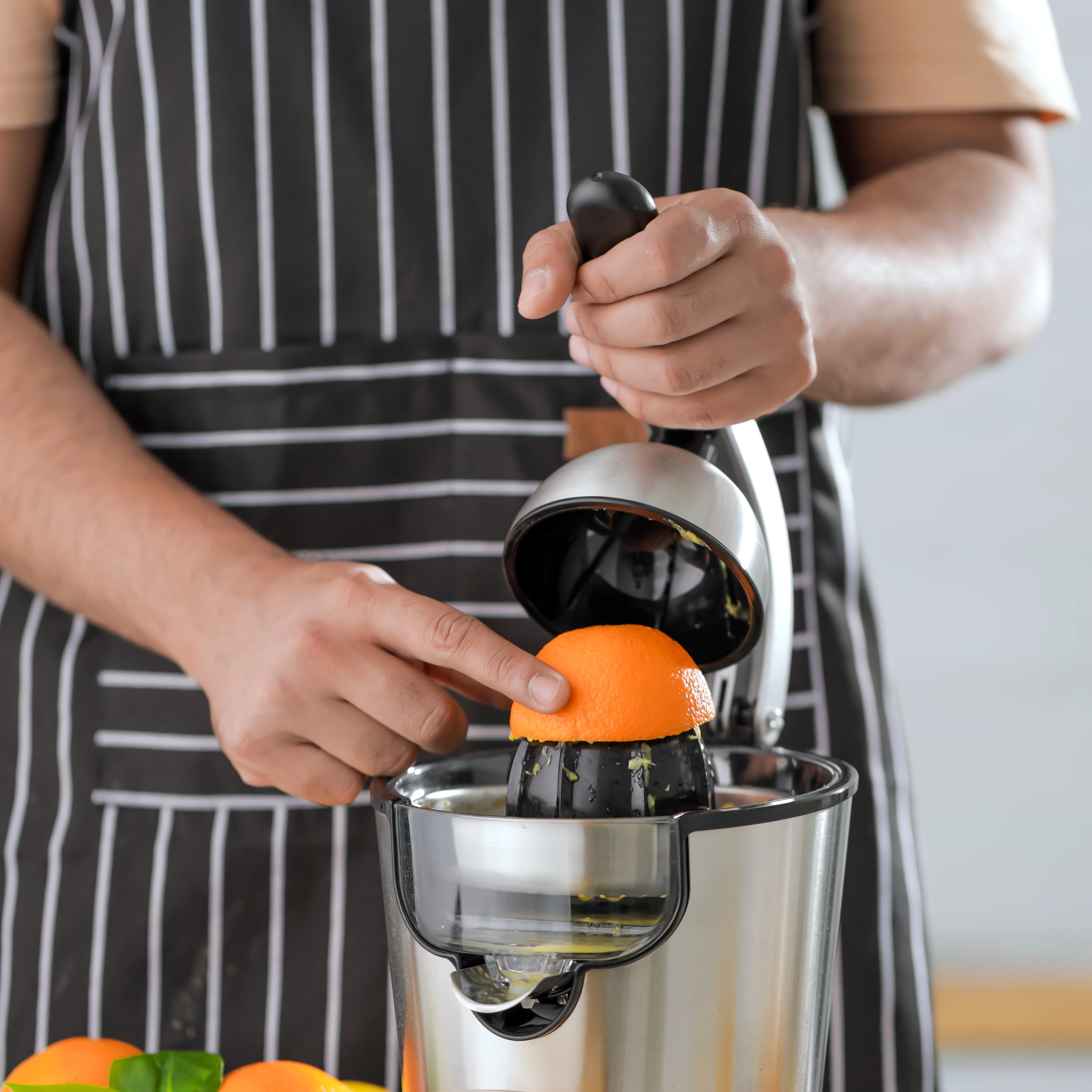 Geepas Stainless Steel Citrus Juicer- GCJ46018| Juicer for Orange Juice, Lemon, and so on| Deluxe Stainless Steel Body with Aluminum Die-Casting Handle, Metallic Silver - Image 4