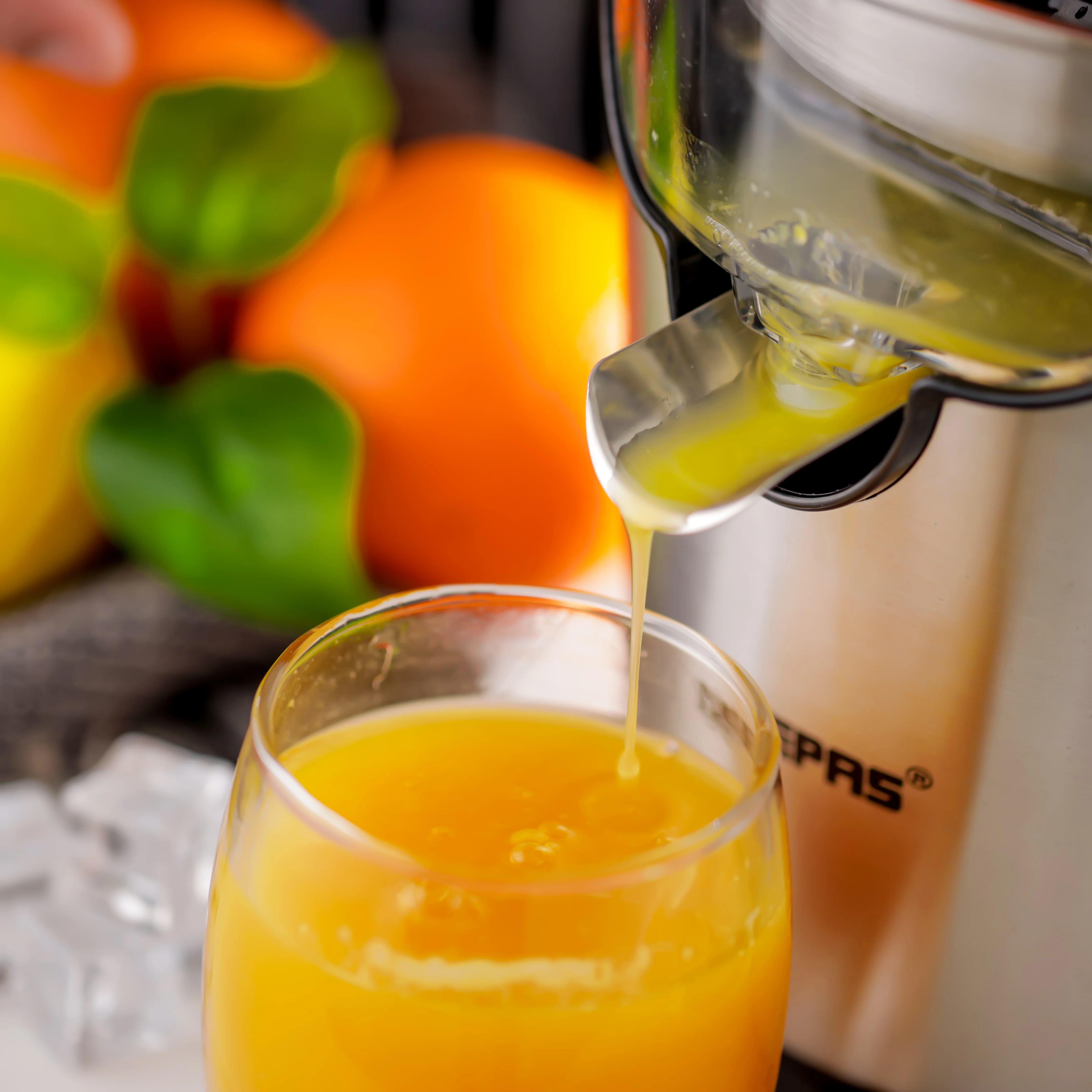 Geepas Stainless Steel Citrus Juicer- GCJ46018| Juicer for Orange Juice, Lemon, and so on| Deluxe Stainless Steel Body with Aluminum Die-Casting Handle, Metallic Silver - Image 5