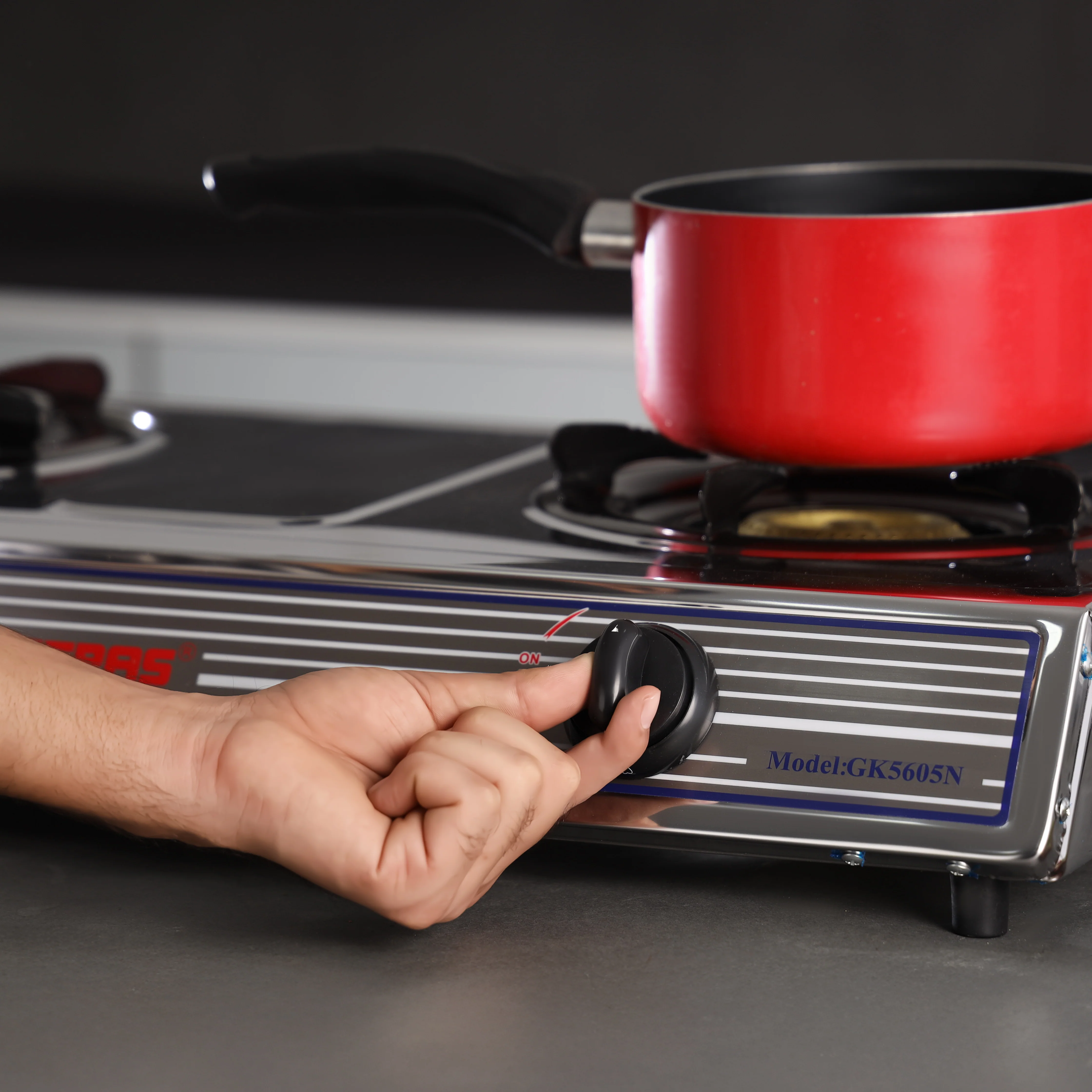 Geepas Stainless Steel Gas Cooker- GK5605/Double Cast Iron Burner Stovetop| Low Gas Consumption|Efficient Heating|Auto Ignition System| LPG Stove|Silver| 2 Years Warranty - Image 4