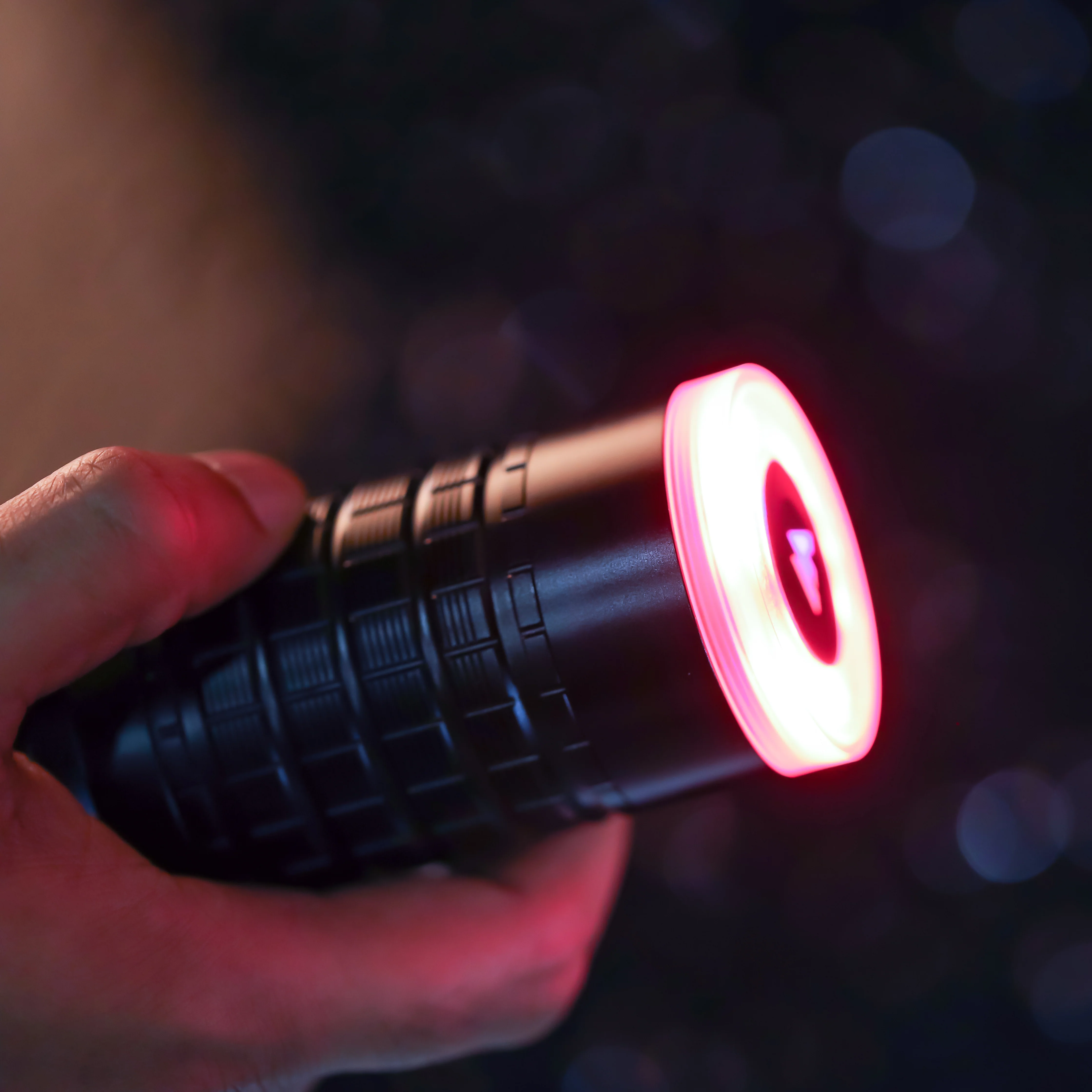 Geepas GFL51062 Rechargeable LED Flashlight with Power Bank – 25W, 3000LM, 6500-8000K, 24h Runtime, IPX6 Waterproof, Aluminum Body, Lithium Battery, Black - Image 5
