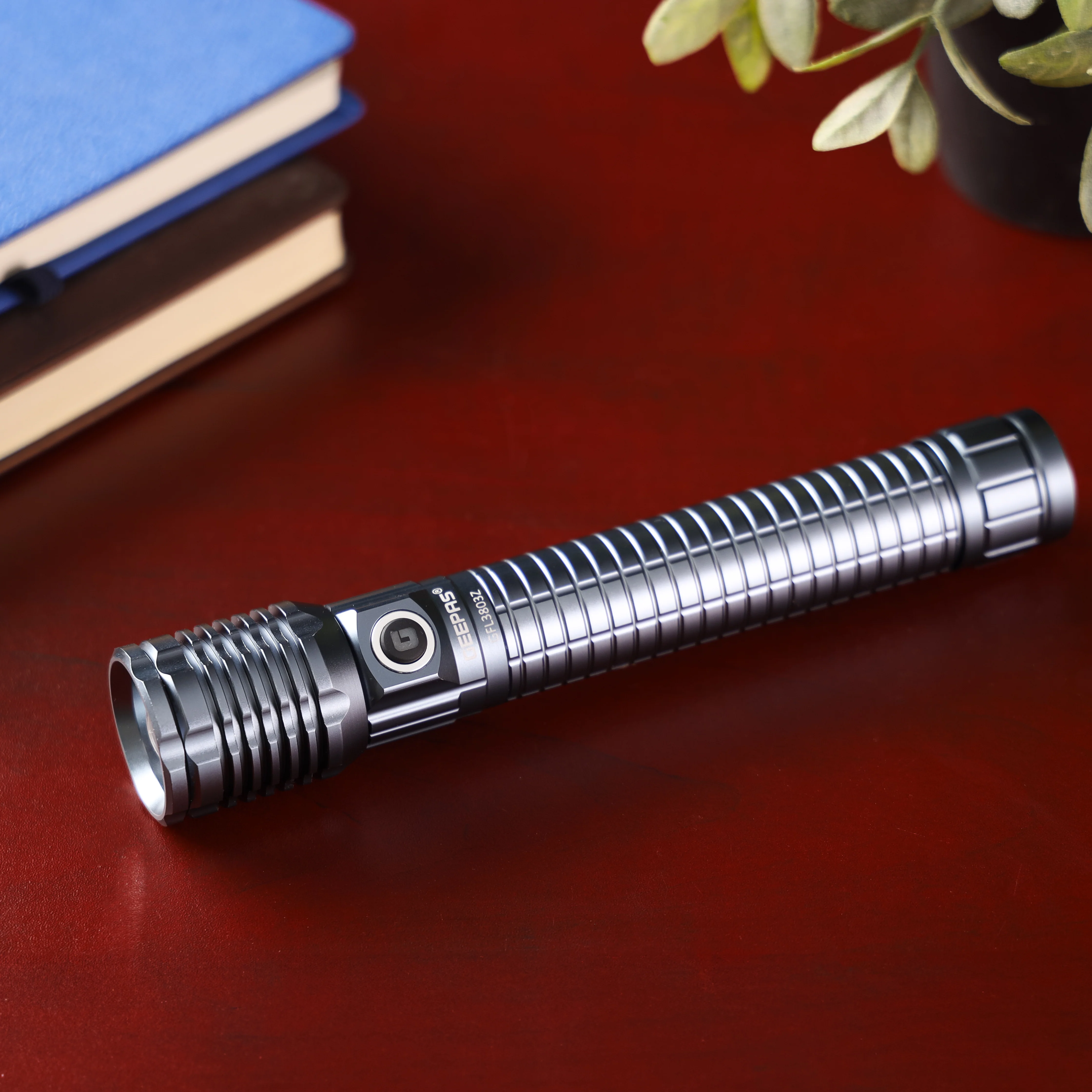 Geepas Zoomable LED Flashlight-GFL4669 5Pcs Combo/ 25W High Power 6000mAh Battery with Aircraft Aluminium Alloy Body/ 10 Hours Working Time/Type-C Charging - Image 3