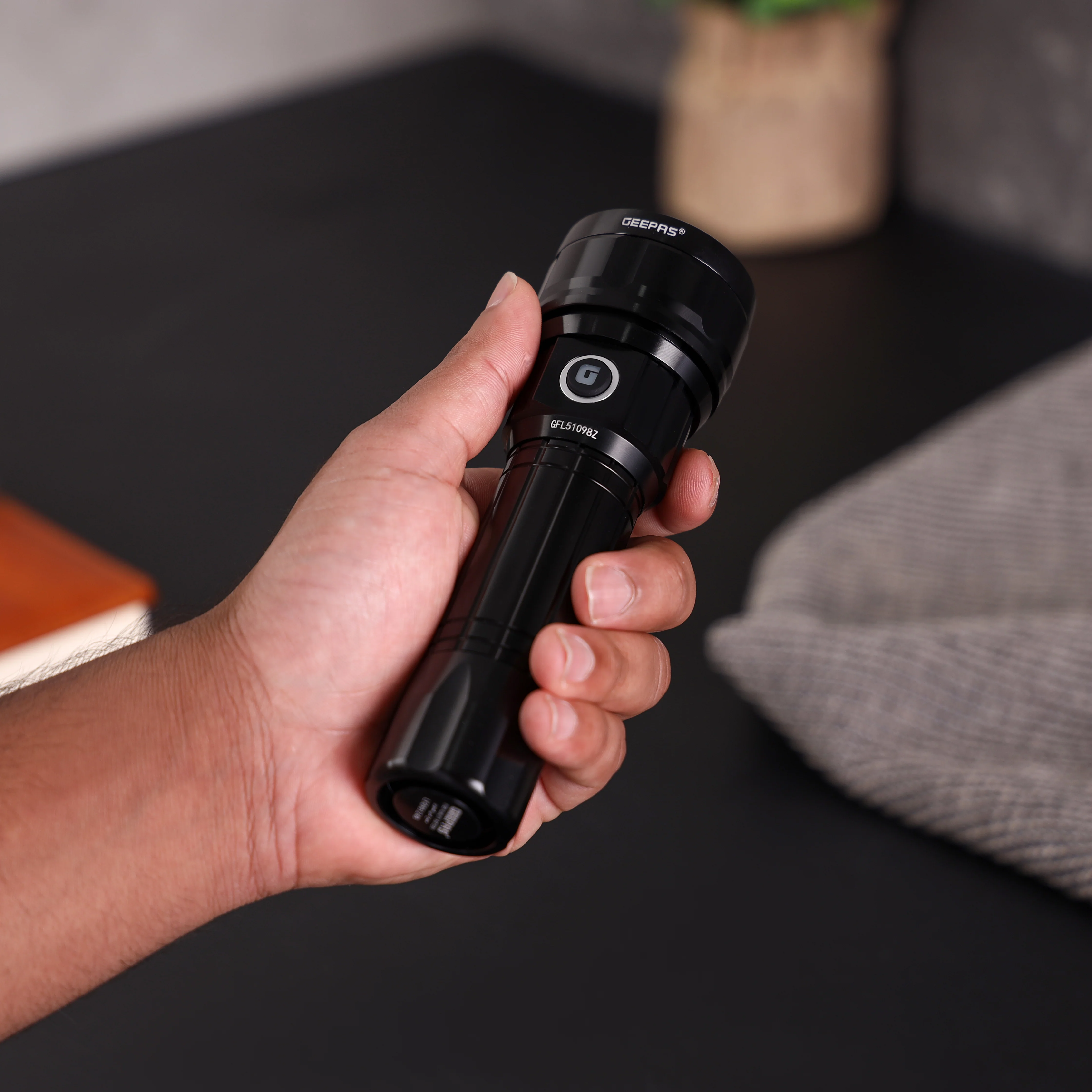 Geepas Zoomable LED Flashlight GFL51098Z |20W High Power, 2000 Lumens |4000mAh Rechargeable Battery, 5H Runtime, Type-C Charging, Durable Aluminum Body |Lifetime Warranty - Image 4