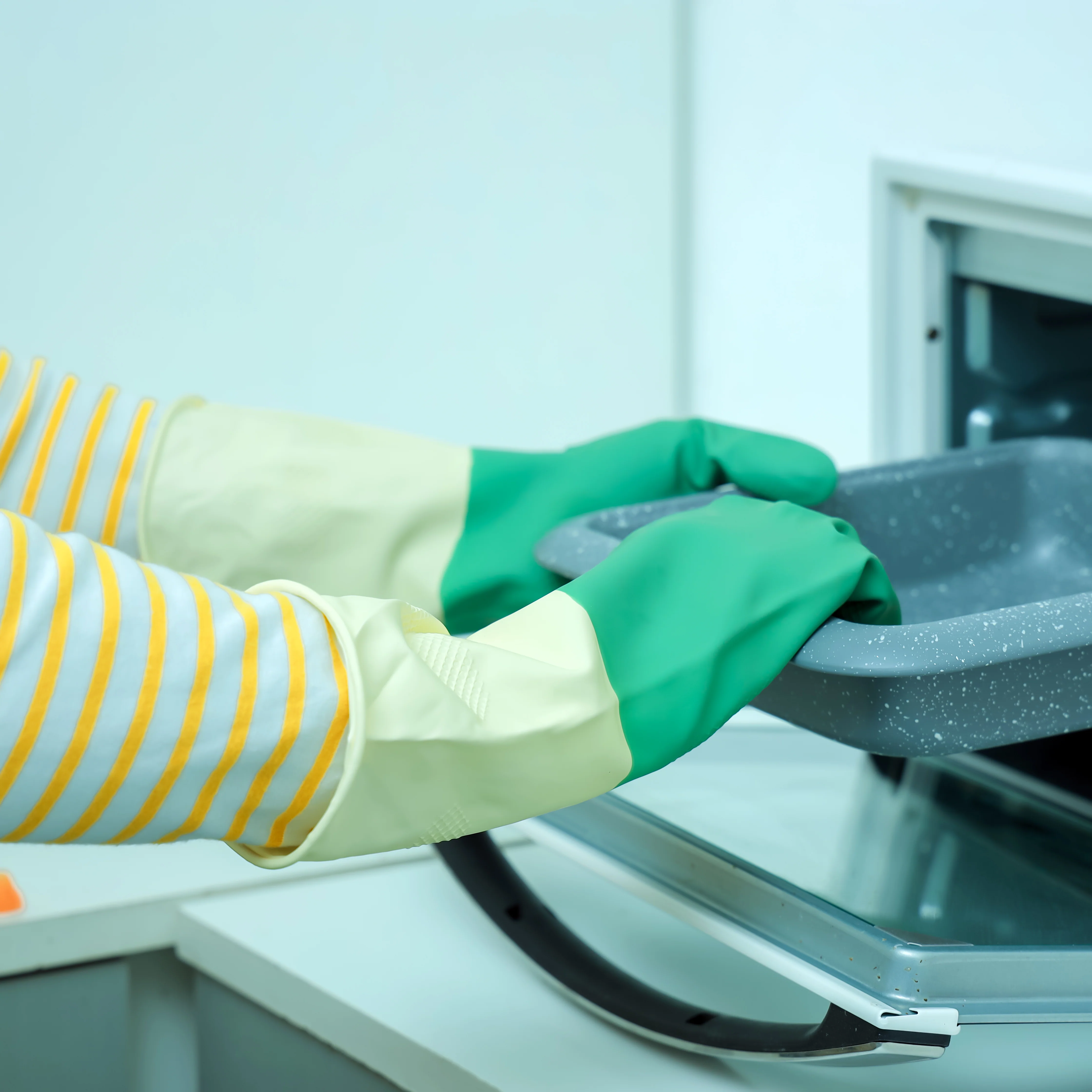 Royalford RF10491 Cleaning Gloves| 2PCS made from natural latex with textured non-slip grip| durable, reusable, antibacterial, for kitchen & household cleaning tasks| - Image 2