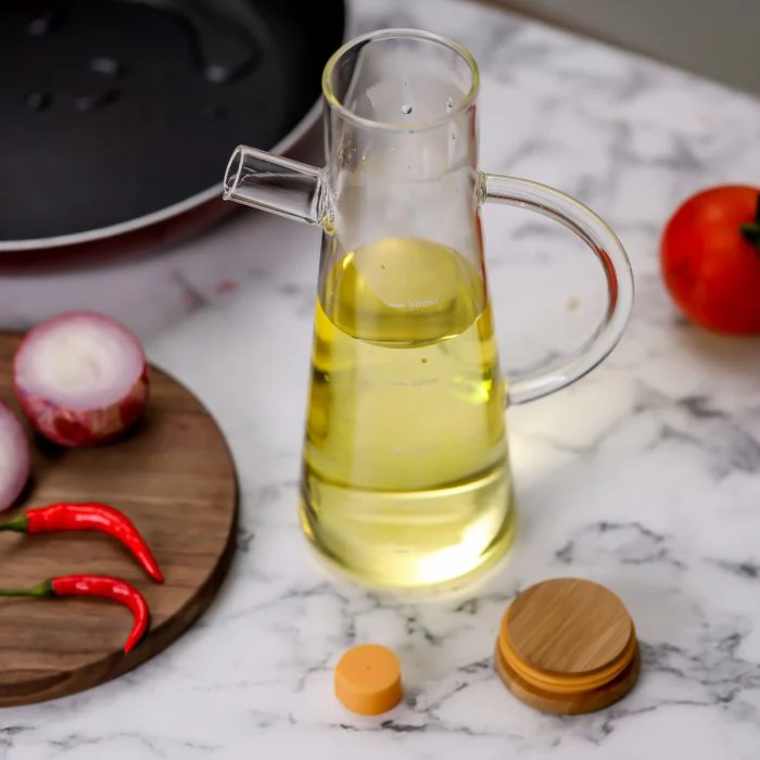 Royalford RF11930 600ml Borosilicate Glass Oil Bottle |Transparent Dispenser with Stainless Steel Lid| Silicone Seal| Easy-Pour Spout & Measurement Scale for Oil & Liquid - Image 3