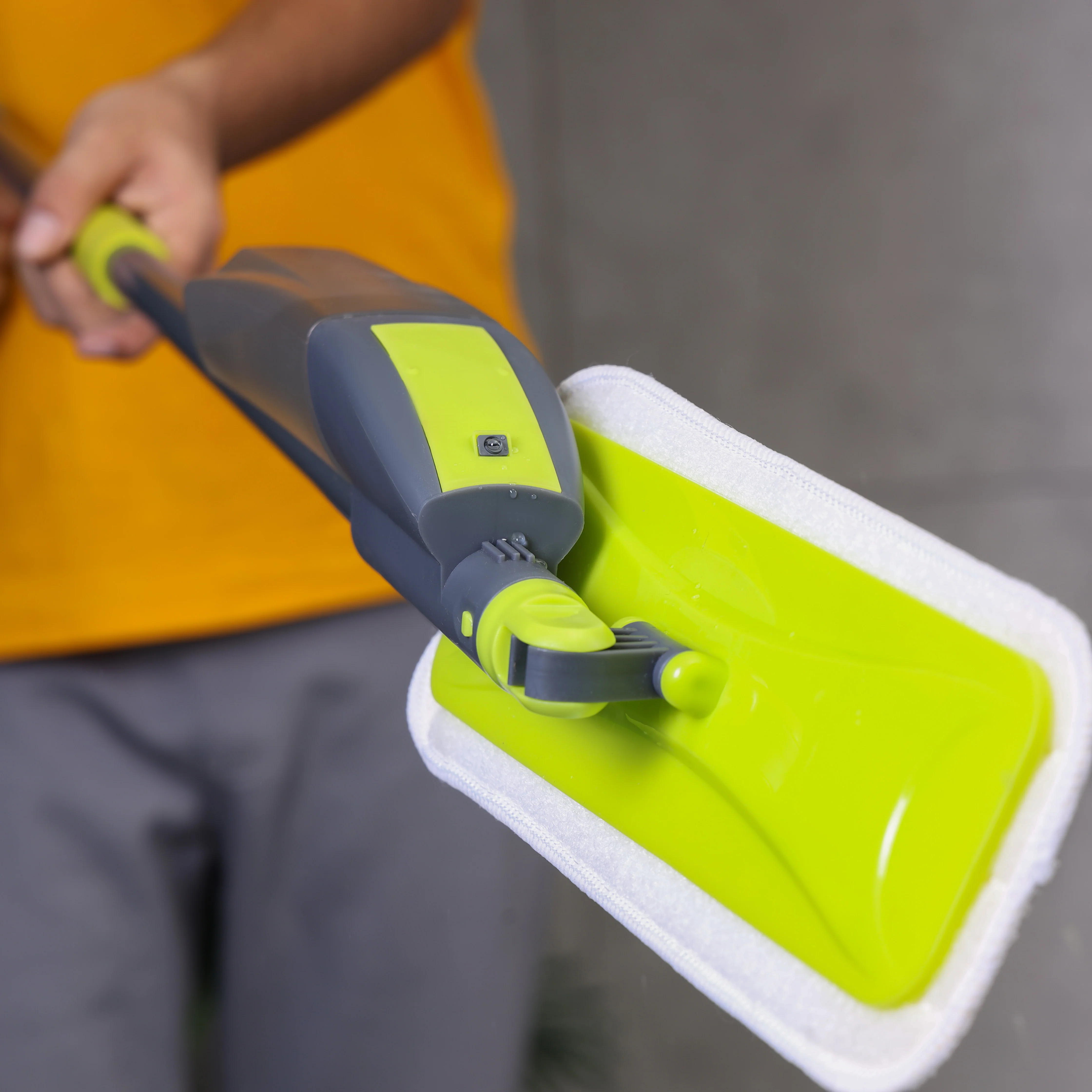 Royalford RF12262GR RoyalBright Spray Mop with Microfiber Pad | 400ml Refillable Bottle | Durable Iron Handle | 38cm Wide Head | Multi-Surface Floor Cleaning System - Image 4