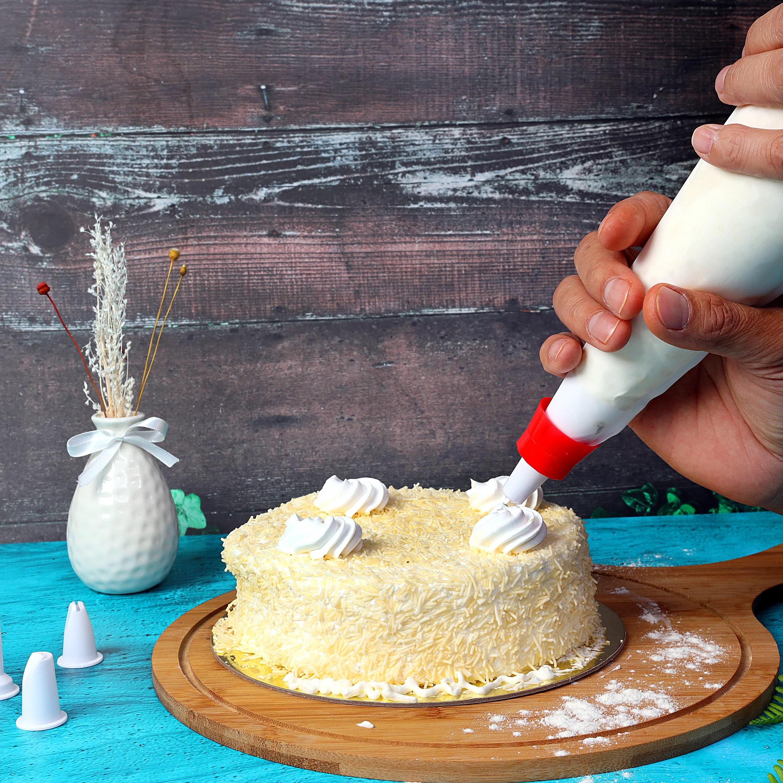 Royalford RF1661 Icing PVC Bag| reusable cake decorating tool with durable PVC| gripped handle for control & dishwasher safe, perfect for baking and icing tasks| - Image 2