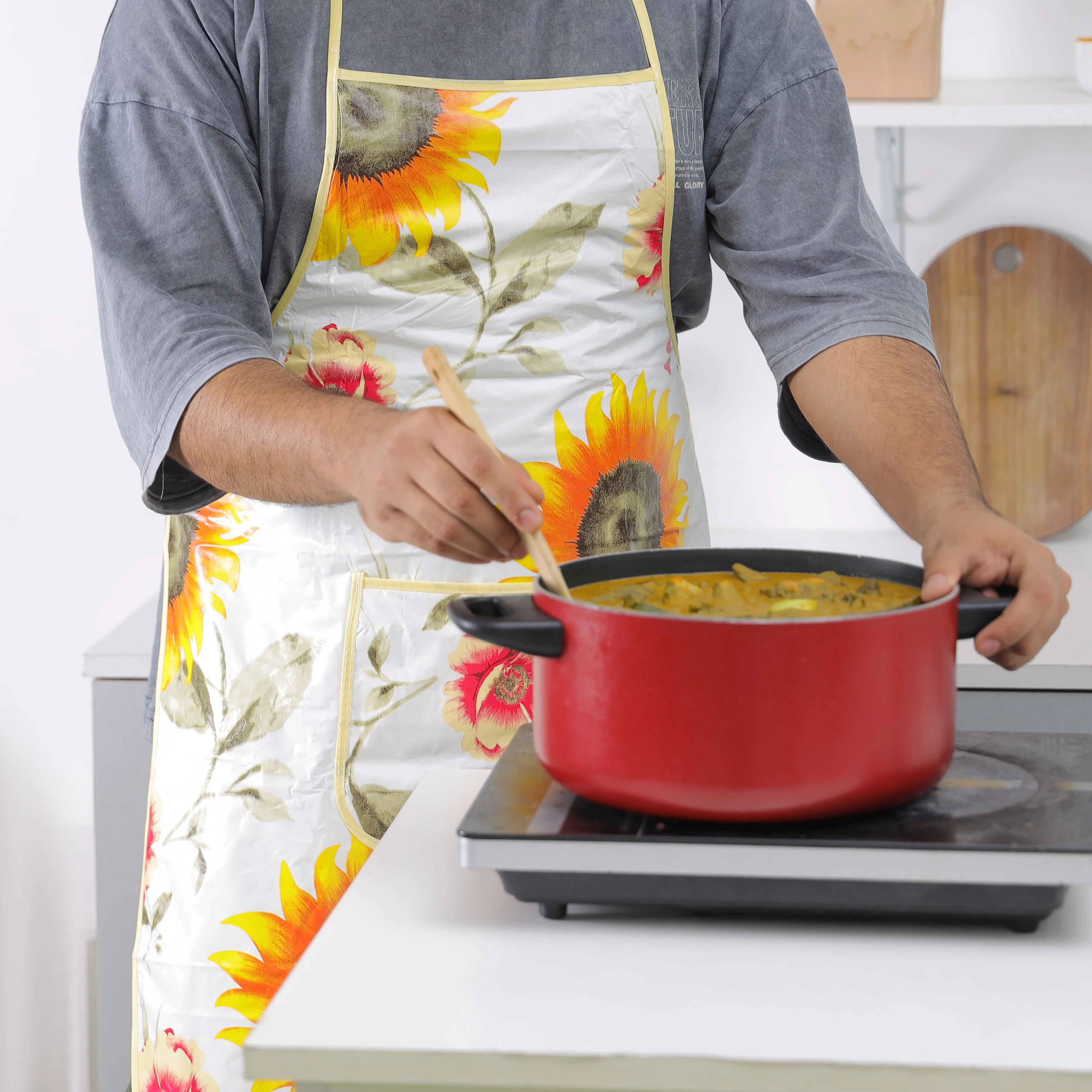 Royalford RF1818A PVC apron| waterproof & dustproof with durable vinyl material| front pocket, broad neck band & long ties, ideal for kitchen& multipurpose use| - Image 2