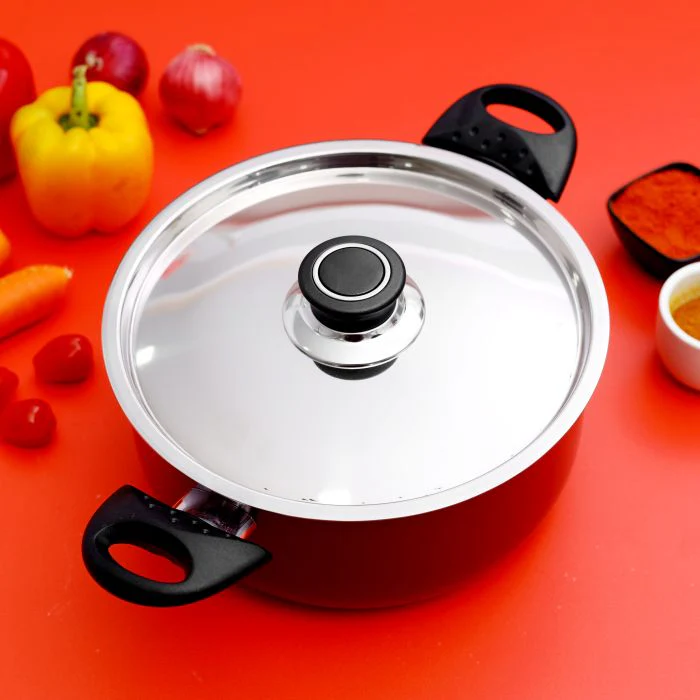 Royalford RF393C30 Non-Stick Cookware with Lid - Portable Durable with Ergonomic Handle & Non-Stick Coating | Ideal for Stews to Curry's, Pasta Dishes & More - Image 4