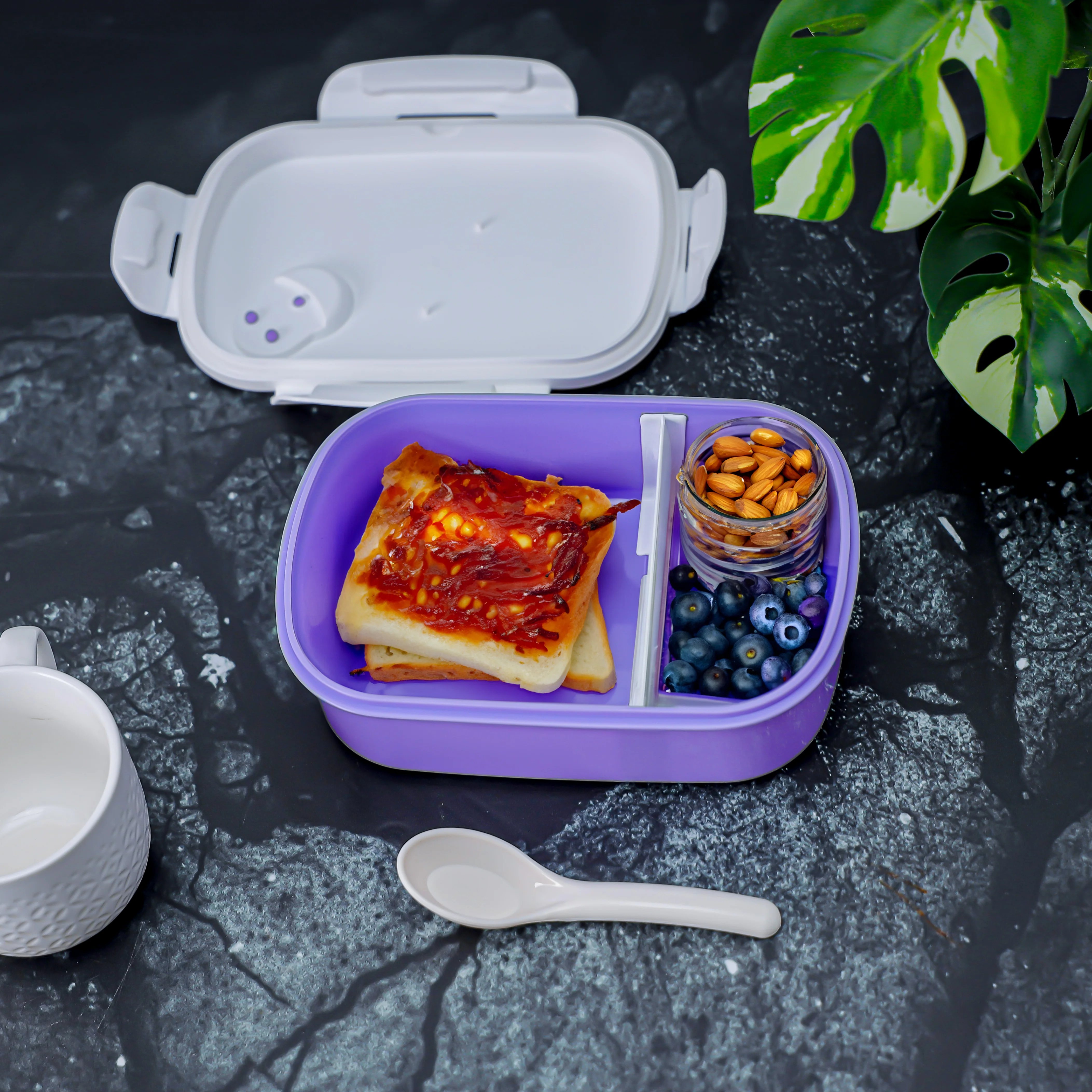 Royalford RF7223 Lunch Box 950ml| airtight lid with secure locking clips| made from durable food-grade material| Ideal for leak-proof storage, keep meals fresh| - Image 2
