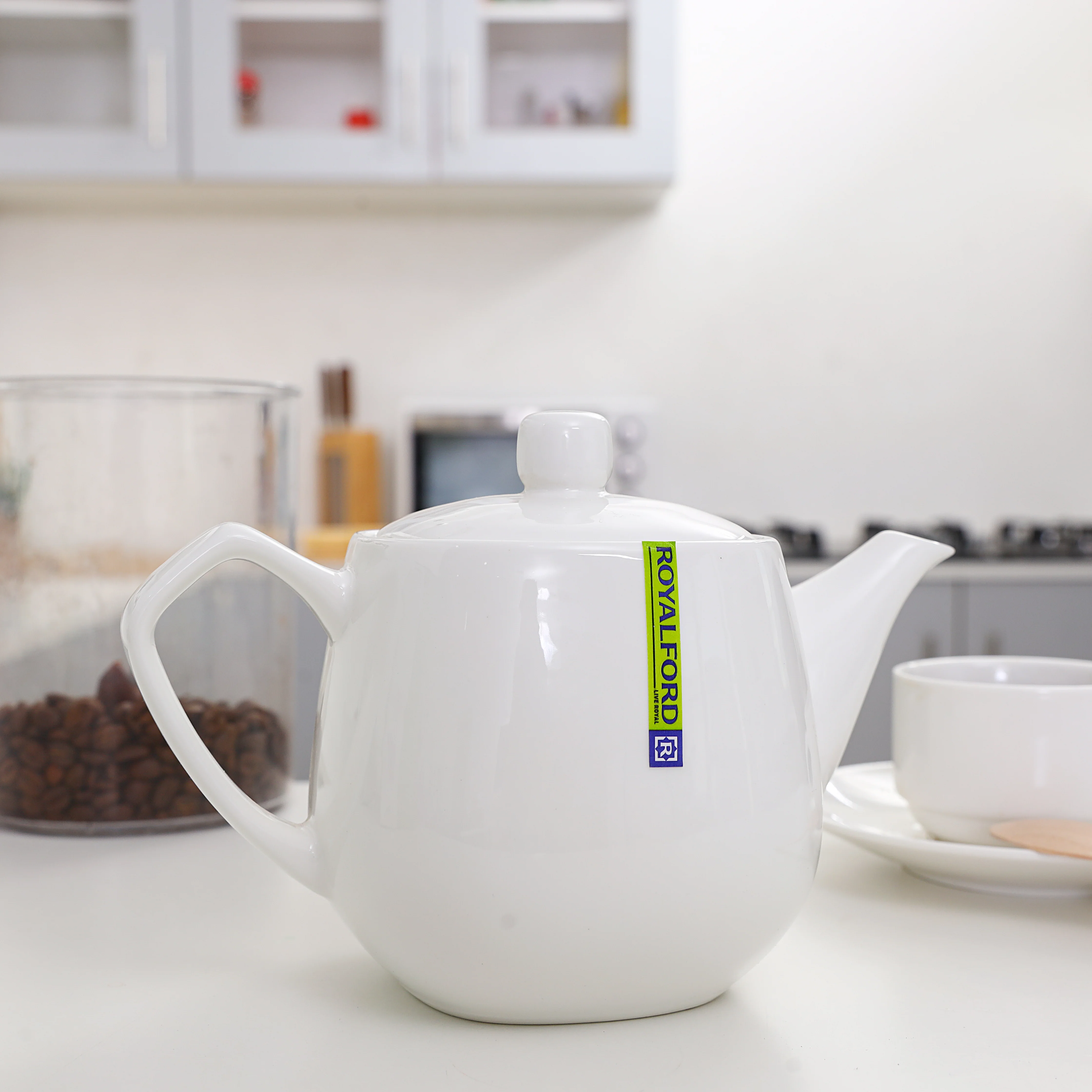 Royalford RF8775 Porcelain Tea Pot | 830ml Elegant White Tea Server with Lid for Home & Hotel Use | Premium Glazed Finish | Comfortable Handle | Drip Free Spout Design - Image 2