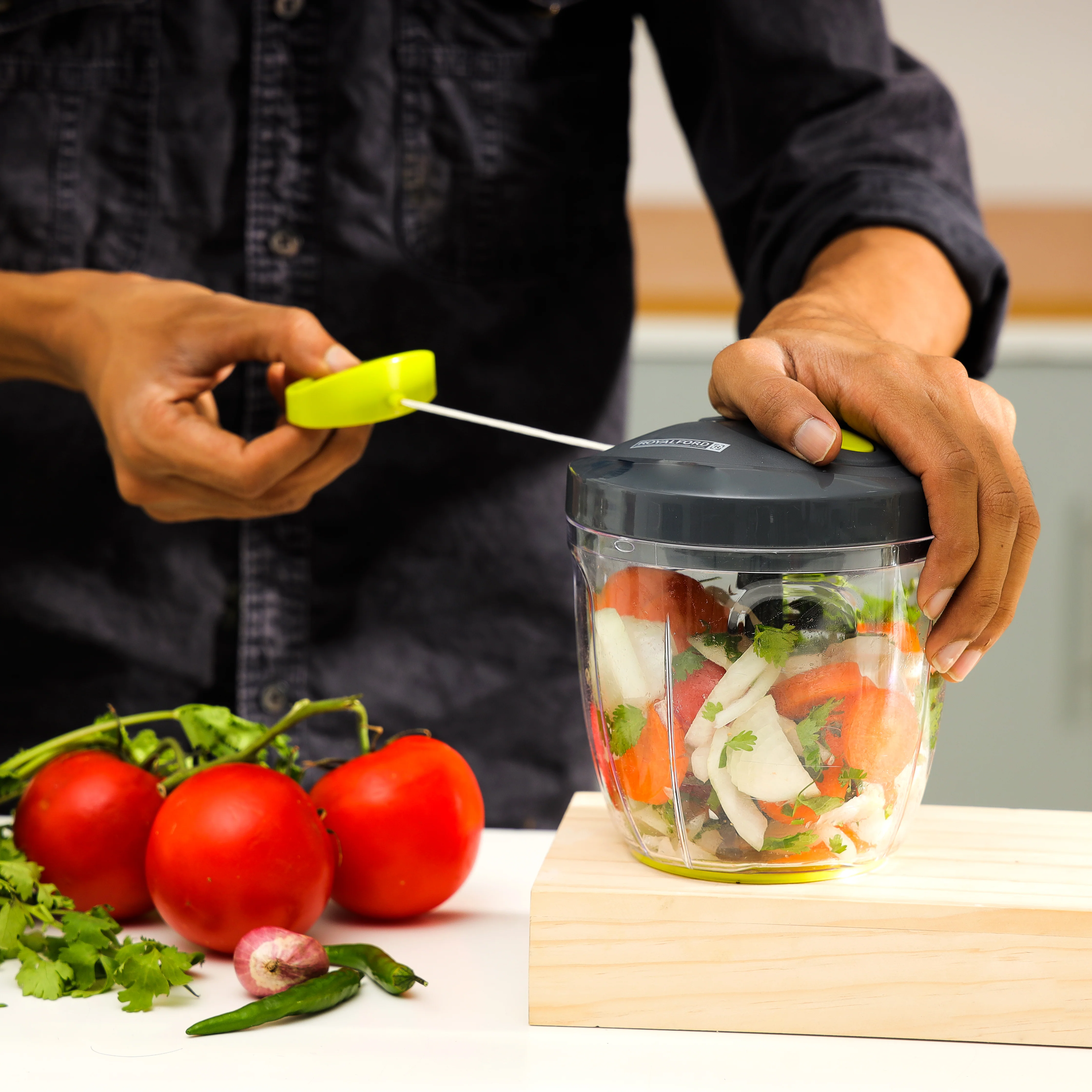 Royalford RF9785 Multi-Purpose Pull Chopper| 900ml Capacity, 5PCS Stainless Steel Blades, Durable ABS Handle & PP Lid, Egg Beater Attachment |Manual BPA-Free Food Chopper - Image 3