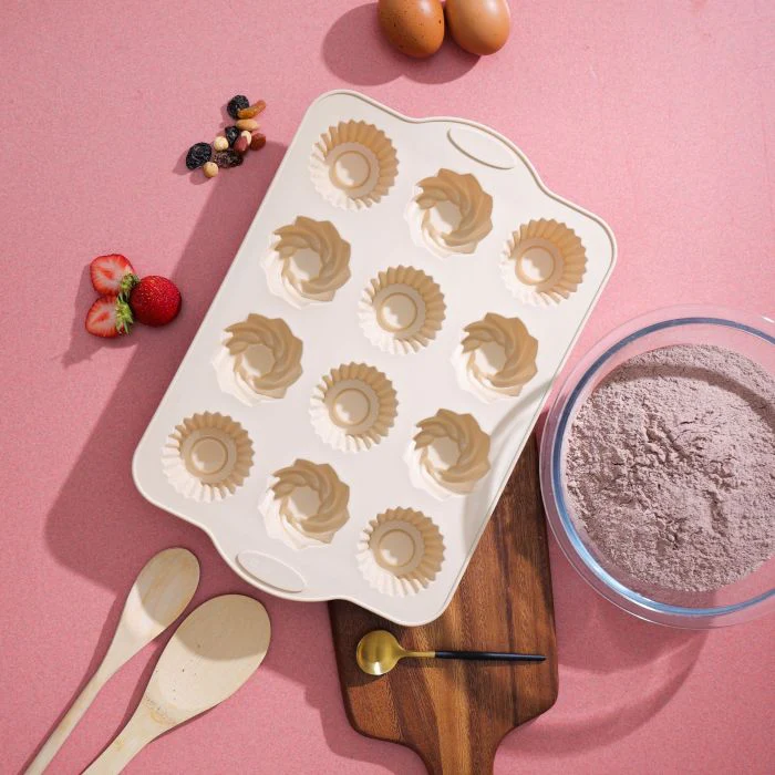 Royalford RF9800 Muffin Pan Beige 12 Cup (34x22 cm) - Cupcake Tray/Baking Pan - Silicone Build, Easy Release Mince Pie/Cupcake Tin - Ideal for Cupcakes Muffin Pie Yorkshire Pudding Baking - Image 5