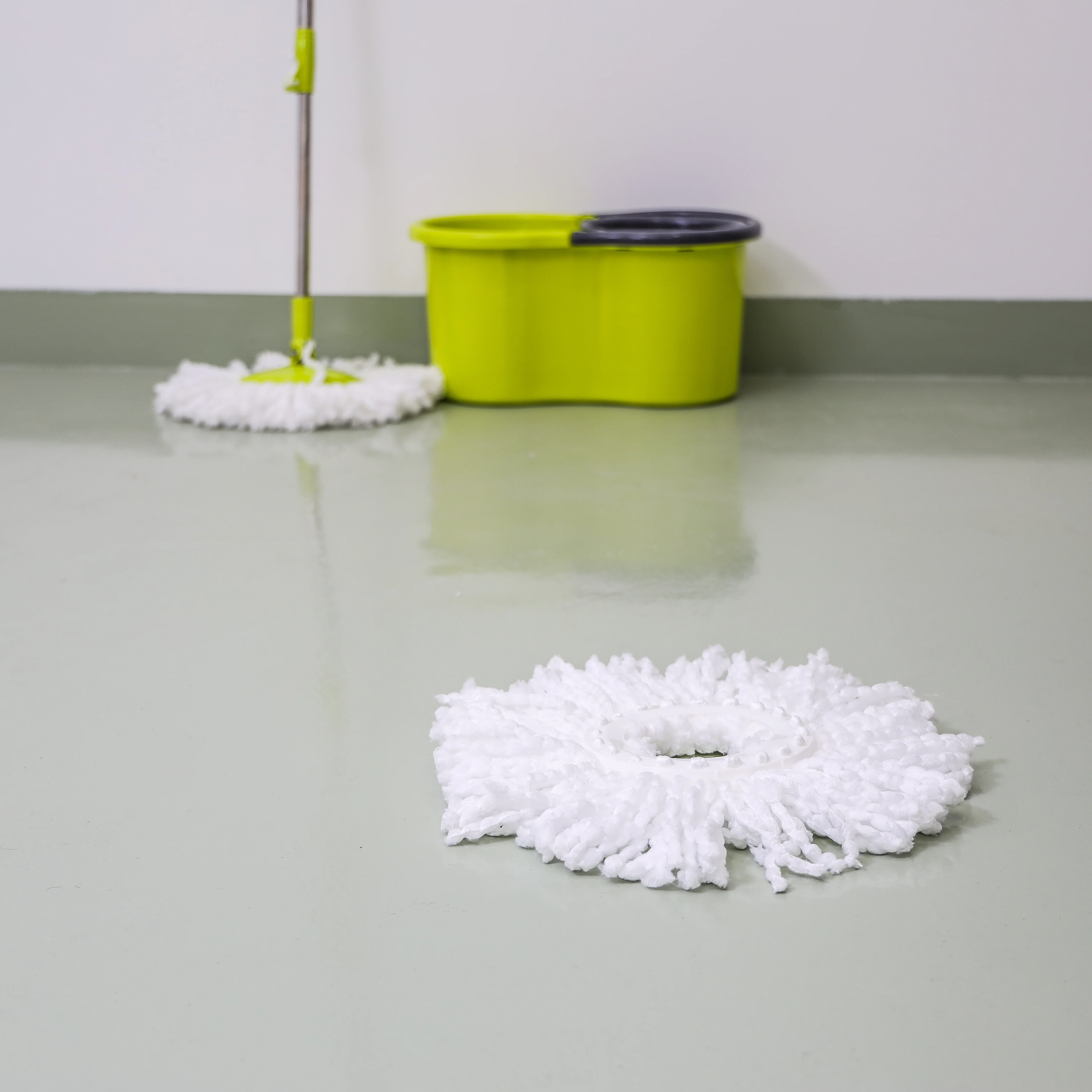 Royalford RF9871 42cm Microfiber Mop Head | Super Absorbent Fibers for Scratch-Free Cleaning| Ideal for Wood, Tile & Marble Floors| Durable & Easy to Clean Replacement - Image 4